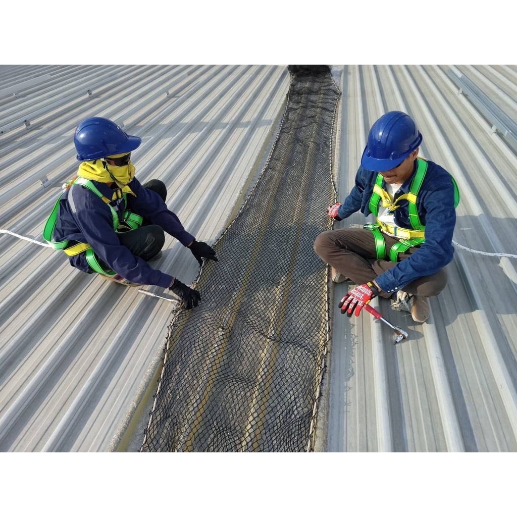 ตาข่ายกันตกSafety net วัสดุHDPE สีดำ ขนาด2.5 มิล ช่องตา 1.5x1.5CM. ร้อยเชือกขอบติดตั้งใช้งานได้ทันที มีขนาดให้เลือก
