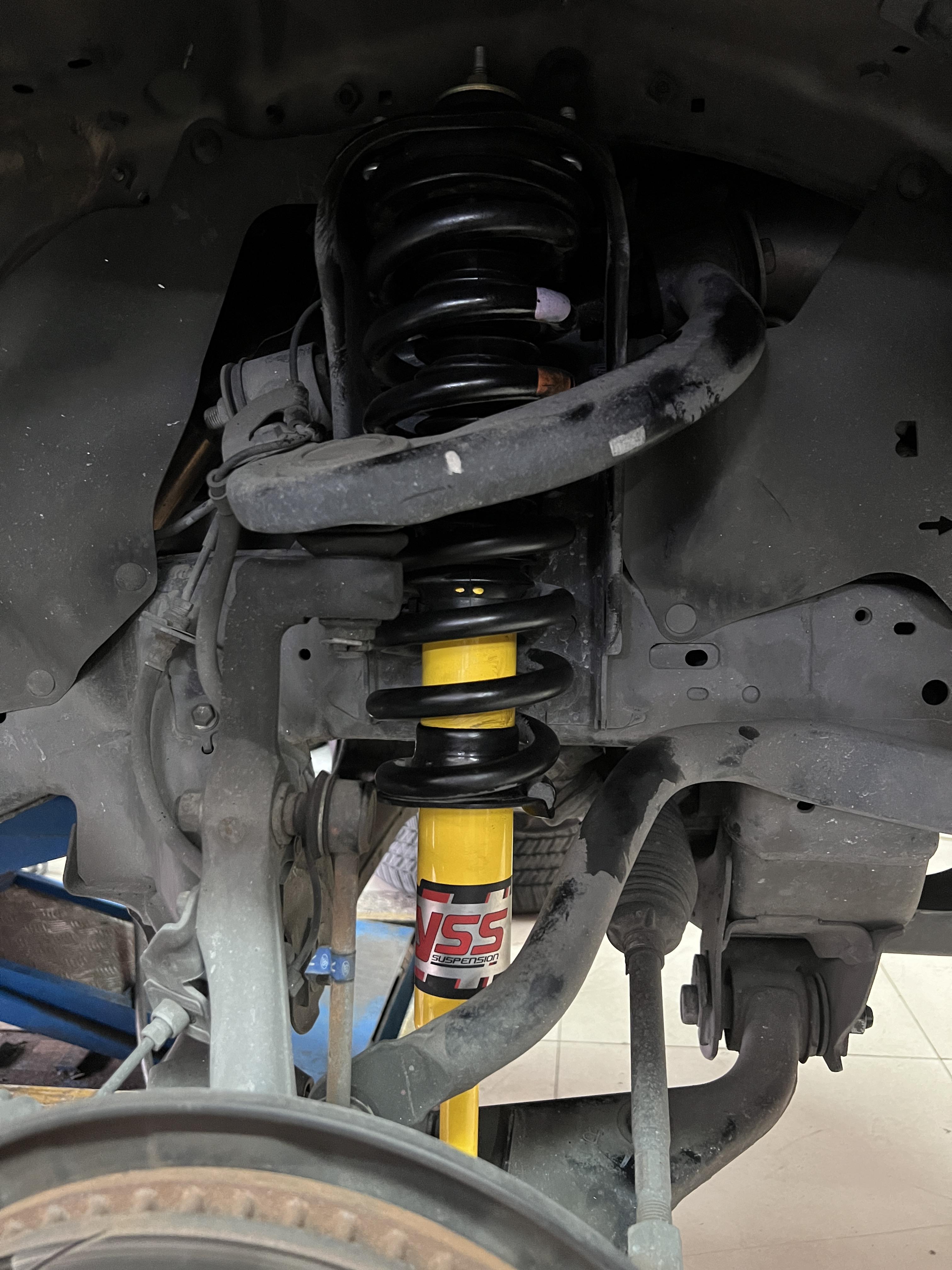 TOYOTA REVO PRERUNNER เข้ารับบริการเปลี่ยนโช้คอัพรถยนต์ [+] YSS DTG กระบอกเหลือง เน้นนุ่มนวล *เพื่อความรวดเร็วในการเข้ารับบริการ แนะนำนัดหมายจองคิวครับ 𝙊𝙪𝙧 𝙎𝙚𝙧𝙫𝙞𝙘𝙚 บริการทางร้านเรารับทำอะไรบ้าง 🔧 มียางรถยนต์ทุกยี่ห้อให้เลือกซื้อ 🔧 โช้คอัพ สปริง 🔧 เช็คช่วงล่าง แก้ปัญหาให้ตรงจุด 🔧 ติดตั้งยางแบบไร้รอย 100% 🔧 บริการสลับยาง ตามอายุ 🔧 บริการล้างลิ้นปีกผีเสื้อ 🔧 บริการเช็คระยะรถยนต์ 🔧 เปลี่ยนถ่ายของเหลวทั้งระบบ 🔧 ตั้งศูนย์ด้วยเครื่อง HUNTER นำเข้าจาก USA สอบถามข้อมูลเพิ่มเติม หรือนัดหมายเข้ารับบริการ ☎️ : 08-6569-1915 ☎️ : 08-6544-5963 Line id : @88rw Tiktok : https://www.tiktok.com/@88rwycrr Youtube : https://youtube.com/@88rw Facebook : https://www.facebook.com/88rwtire Location : https://goo.gl/maps/HrNUAZXPN94KvxZ98?coh=178573&entry=tt #รถยนต์มีปัญหาไม่รู้ต้องแก้ตรงไหน ทางเรายินดี ตรวจหาปัญหาและหาวิธีแก้ บอกลูกค้าก่อนลงมือทำเสมอราคาเป็นธรรมไม่เอาเปรียบ สบายใจคุณลูกค้า ร้านยางเจริญรุ่งเรือง ยินดีต้อนรับครับ