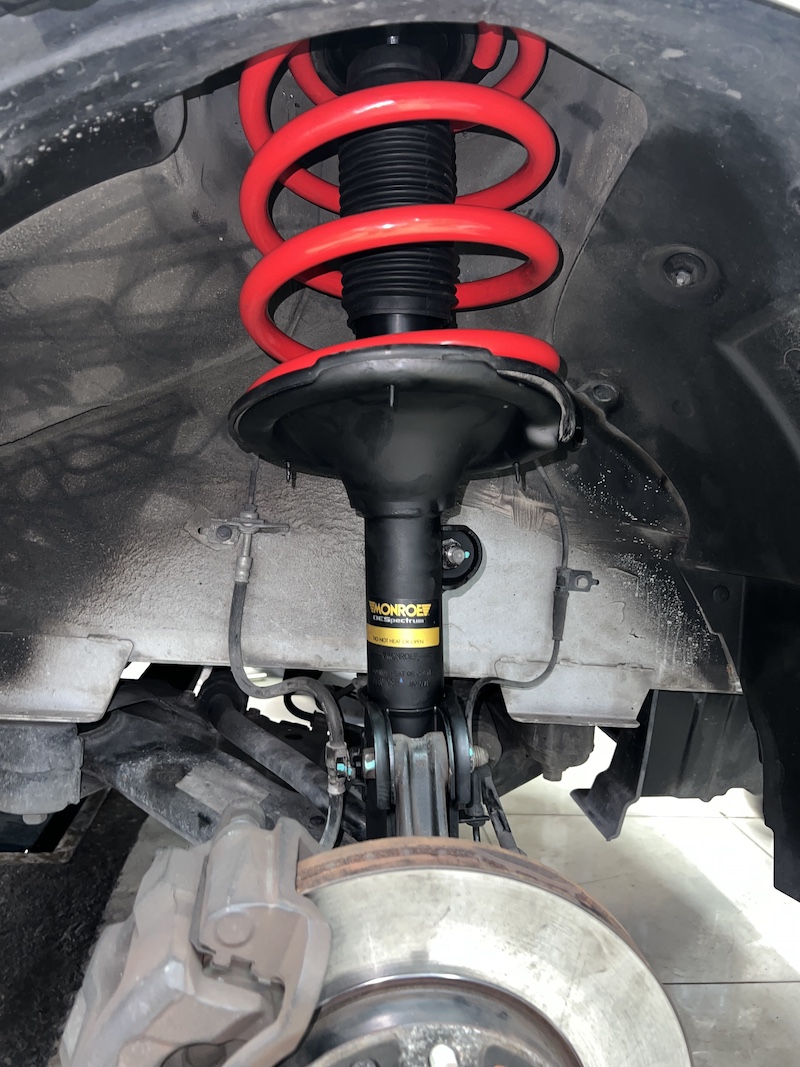 Hyundai H1 | โช้คอัพ Monroe OE Spectrum + YSS DTG Plus + สปริง YSS Comfort | แก้รถตู้โคลงเคลง นุ่มสบาย - ยางเจริญรุ่งเรือง ใครใช้ Hyundai H1 แล้วรู้สึกว่ารถตู้โดยสารมีอาการ ท้ายโยน, ย้วยส่าย หรือ โคลงเคลงหนัก เมื่อเข้าโค้ง... ถึงเวลาอัปเกรดชุดใหญ่เพื่อความมั่นคงและความสบายระดับ VIP แล้วครับ! เราจัดชุดอัปเกรด Hybrid Set (Comfort & Stability) ที่ลงตัวที่สุด! ✅ คู่หน้า Monroe OE Spectrum: เน้นความ นุ่มนวล สบายสไตล์รถยุโรป ลดแรงสั่นสะเทือนในห้องโดยสาร ✅ คู่หลัง YSS DTG Plus (ปรับ 7 ระดับ): โช้คอัพหลังปรับความหนืดได้ 7 ระดับ ช่วยควบคุมอาการท้ายโยนได้อย่างตรงจุด ✅ สปริง YSS Comfort Series (หน้า/หลัง): สปริงที่ถูกออกแบบมาเพื่อ บาลานซ์น้ำหนักรถตู้ ช่วยให้รถนิ่งและลดอาการโคลงเคลงของตัวรถ สิ่งที่จะได้รับหลังจากเข้ารับบริการ: นิ่งสนิท สบายสูงสุด: รถโคลงเคลงน้อยลงอย่างชัดเจน ผู้โดยสารนั่งสบายยิ่งขึ้นอย่างรู้สึกได้ ควบคุมแม่นยำ: พวงมาลัยตอบสนองดีขึ้น หายขาดจากอาการท้ายโยน อะไหล่คุณภาพพรีเมียม: มั่นใจในคุณภาพของแบรนด์ Monroe และ YSS จบครบในที่เดียว: ติดตั้ง Setup และบริการ ตั้งศูนย์ (Hunter) ที่ร้าน ยางเจริญรุ่งเรือง นนทบุรี 👉 ยกระดับรถตู้ของคุณให้ขับขี่ปลอดภัยและสบายที่สุด! นัดหมายเข้ารับบริการได้เลยครับ 📌 สอบถามข้อมูลเพิ่มเติม หรือนัดหมายเข้ารับบริการ ☎️ : 08-6569-1915 ☎️ : 08-6544-5963 💬 Line id : @88rw 📍 Location : https://goo.gl/maps/HrNUAZXPN94KvxZ98 🌐 Facebook : https://www.facebook.com/88rwtire #Hyundai #H1 #รถตู้ #Monroe #YSS #DTGPlus #โช้คอัพ #สปริง #ช่วงล่าง #แก้รถโคลง #ยางเจริญรุ่งเรือง #นนทบุรี #งามวงศ์วาน #ตั้งศูนย์ #ร้านซ่อมช่วงล่างดีๆใกล้ฉัน