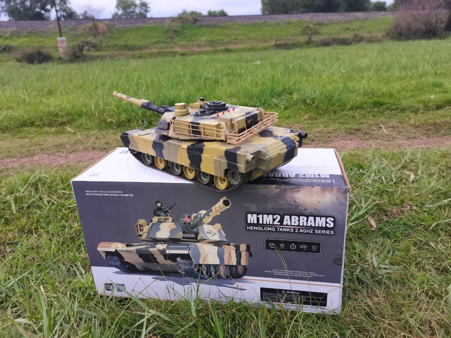 รถถังบังคับวิทยุ HENG-LONG M1M2 ABRAMS 3816-1ชุดพร้อมเล่น ยิงกระสุน มีเสียงเครื่องยนต์ ระบบ 2.4G รถถังบังคับ HENGLONG M1M2ABRAMS RCTANKS ระบบชุดสายพาน แบตเตอรี่พร้อมเล่นยิงกระสุนได้