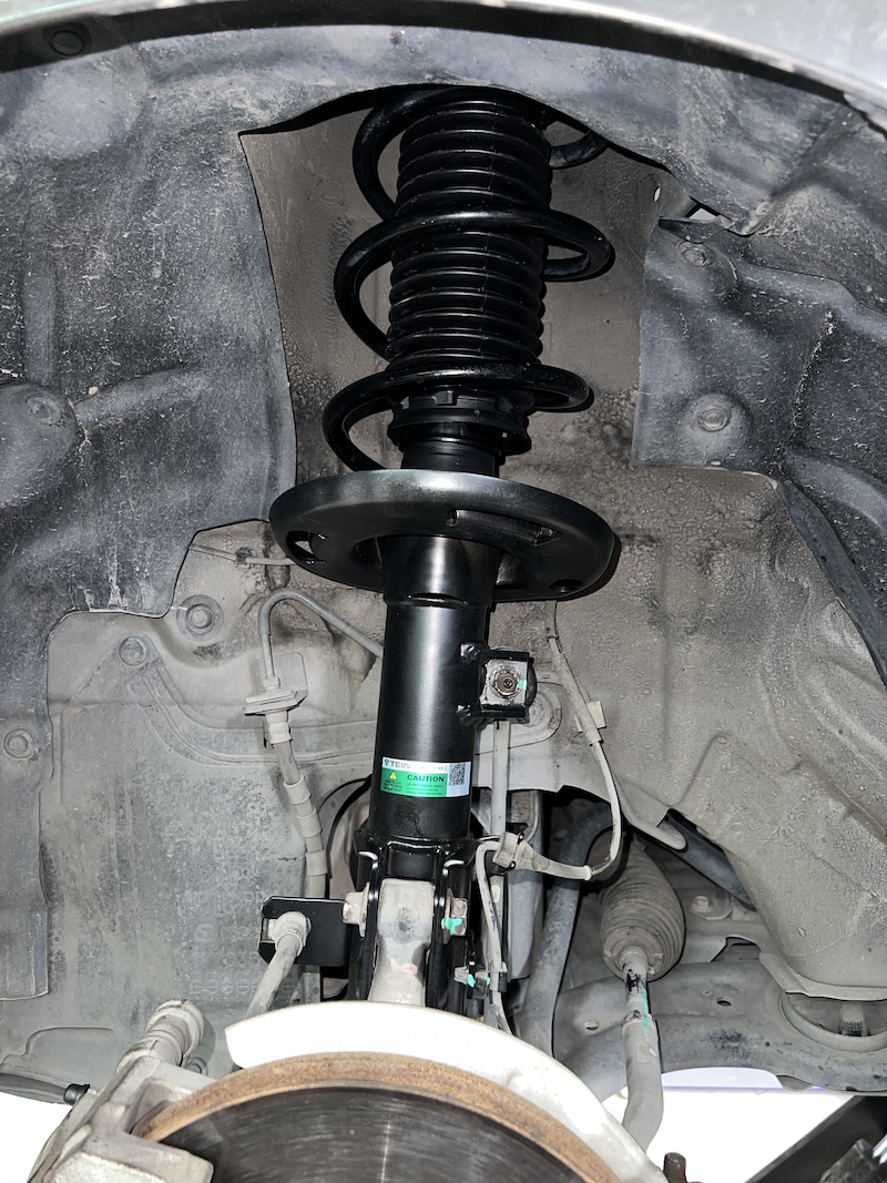 Mazda 2 Diesel ติดตั้งโช้คอัพ Tein EnduraPro Basic พร้อมอะไหล่ส่วนควบใหม่ทั้งหมด สิ่งที่จะได้รับหลังจากติดตั้ง: ฟีลลิ่งหนึบแน่นสไตล์ญี่ปุ่น: โช้คอัพ Tein EnduraPro Basic ให้ความหนึบแน่นที่เหนือกว่าโช้คเดิม แต่ยังคงความนุ่มนวลไว้ เทคโนโลยี H.B.S.: ช่วยดูดซับแรงกระแทกในจังหวะยุบตัวสุด ลดอาการกระดอนเมื่อเจอหลุมหรือคอสะพาน คุณภาพมาตรฐาน OEM: ผลิตจากวัสดุคุณภาพสูง ทนทาน และติดตั้งแทนของเดิมได้ทันที ไม่ต้องดัดแปลง ความมั่นคงที่เพิ่มขึ้น: รถทรงตัวได้นิ่งขึ้น เข้าโค้งมั่นใจ ลดอาการโคลงเคลง เหมาะกับสมรรถนะของเครื่องยนต์ดีเซล เหมาะสำหรับใคร? เจ้าของ Mazda 2 Diesel ที่ต้องการความหนึบและมั่นคงในการขับขี่ประจำวัน ผู้ที่ต้องการอัปเกรดความทนทานและความปลอดภัยของช่วงล่าง โดยไม่ต้องการโหลดเตี้ย 👉 สำหรับเจ้าของ Mazda 2 ที่อยากได้ฟีลลิ่งขับขี่ที่มั่นใจกว่าเดิม Tein EnduraPro Basic คือคำตอบ! 📌 สอบถามข้อมูลเพิ่มเติม หรือนัดหมายเข้ารับบริการ ☎️ : 08-6569-1915 ☎️ : 08-6544-5963 💬 Line id : @88rw 📍 Location : https://goo.gl/maps/HrNUAZXPN94KvxZ98 🌐 Facebook : https://www.facebook.com/88rwtire #Mazda #Mazda2 #SkyactivDiesel #Tein #EnduraPro #โช้คอัพ #ช่วงล่าง #ยางเจริญรุ่งเรือง #นนทบุรี #งามวงศ์วาน