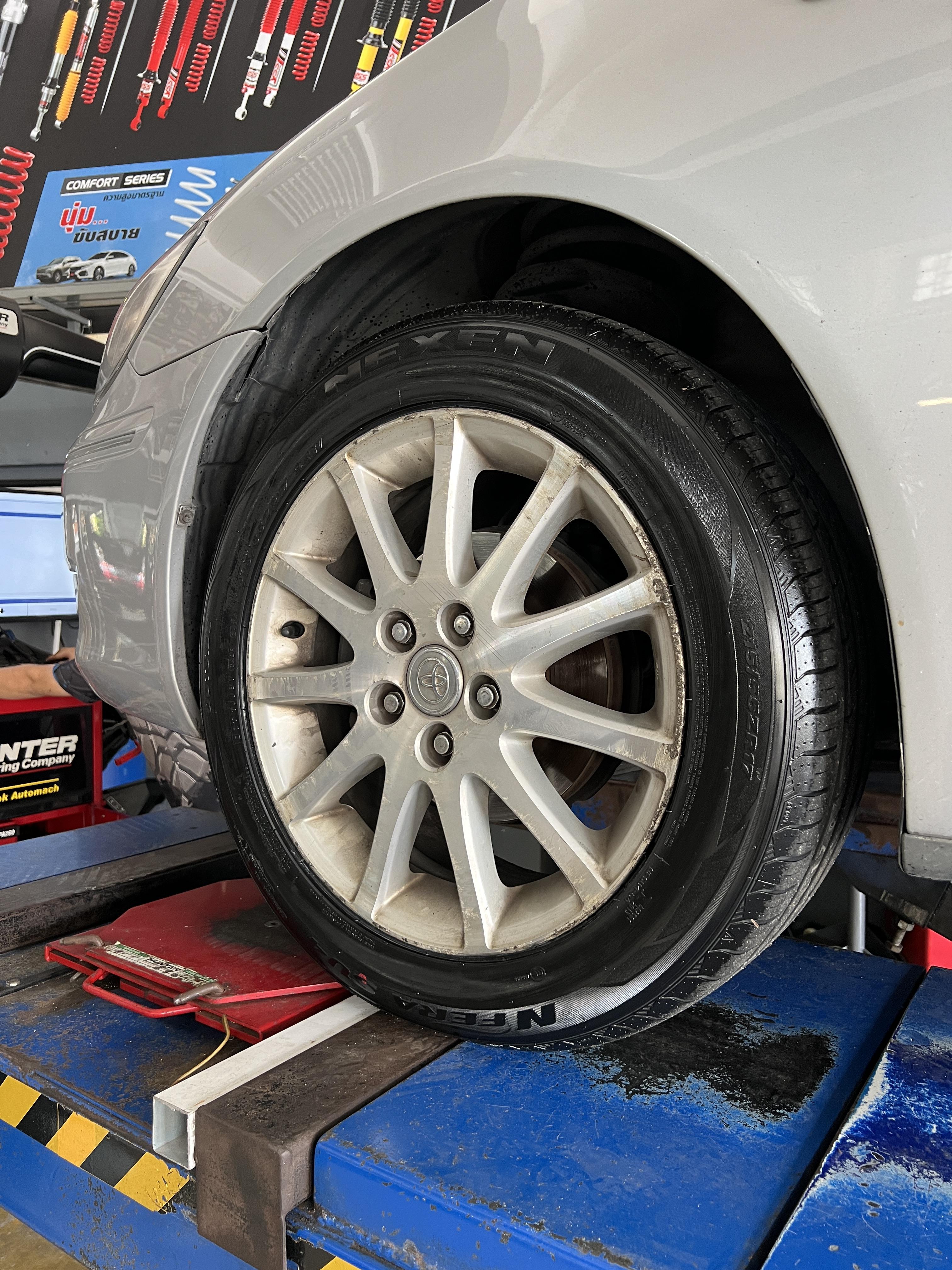TOYOTA CAMRY เข้ารับบริการเปลี่ยนยางรถยนต์ [+] NEXEN SU4 215/55R17 *เพื่อความรวดเร็วนัดหมายก่อนเข้ารับบริการครับ 𝙊𝙪𝙧 𝙎𝙚𝙧𝙫𝙞𝙘𝙚 บริการทางร้านเรารับทำอะไรบ้าง 👉มียางรถยนต์ทุกยี่ห้อให้เลือกซื้อ 👉โช้คอัพ สปริง 👉เช็คช่วงล่าง แก้ปัญหาให้ตรงจุด 👉ติดตั้งยางแบบไร้รอย 100% 👉บริการสลับยาง ตามอายุ 👉บริการล้างลิ้นปีกผีเสื้อ 👉บริการเช็คระยะรถยนต์ 👉เปลี่ยนถ่ายของเหลวทั้งระบบ 👉ตั้งศูนย์ด้วยเครื่อง HUNTER นำเข้าจาก USA สอบถามข้อมูลเพิ่มเติม หรือนัดหมายเข้ารับบริการ ☎️ : 08-6569-1915 ☎️ : 08-6544-5963 Line id : @88rw Facebook : https://www.facebook.com/88rwtire Location : https://goo.gl/maps/HrNUAZXPN94KvxZ98? #รถยนต์มีปัญหาไม่รู้ต้องแก้ตรงไหน ทางเรายินดี ตรวจหาปัญหาและหาวิธีแก้ บอกลูกค้าก่อนลงมือทำเสมอราคาเป็นธรรม #nexentires