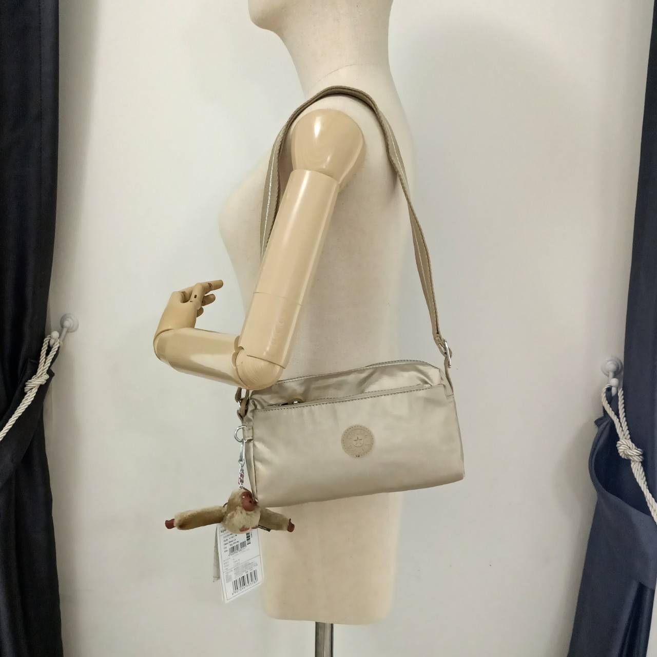 KIPLING คิปลิ้ง K16217 Seoul up sling bag คิปลิง กระเป๋าสะพายไหล่