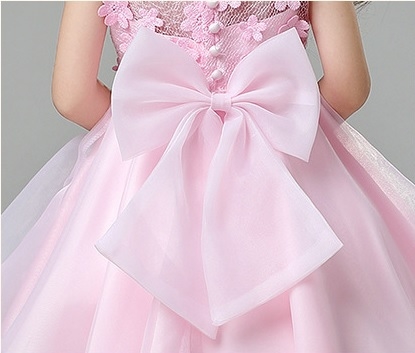 ชุดเดรสออกงานเด็กสีชมพู ติดดอกไม้รอบตัว ซิบซ้อนหลัง มีโบว์ใหญ่ถอดออกได้