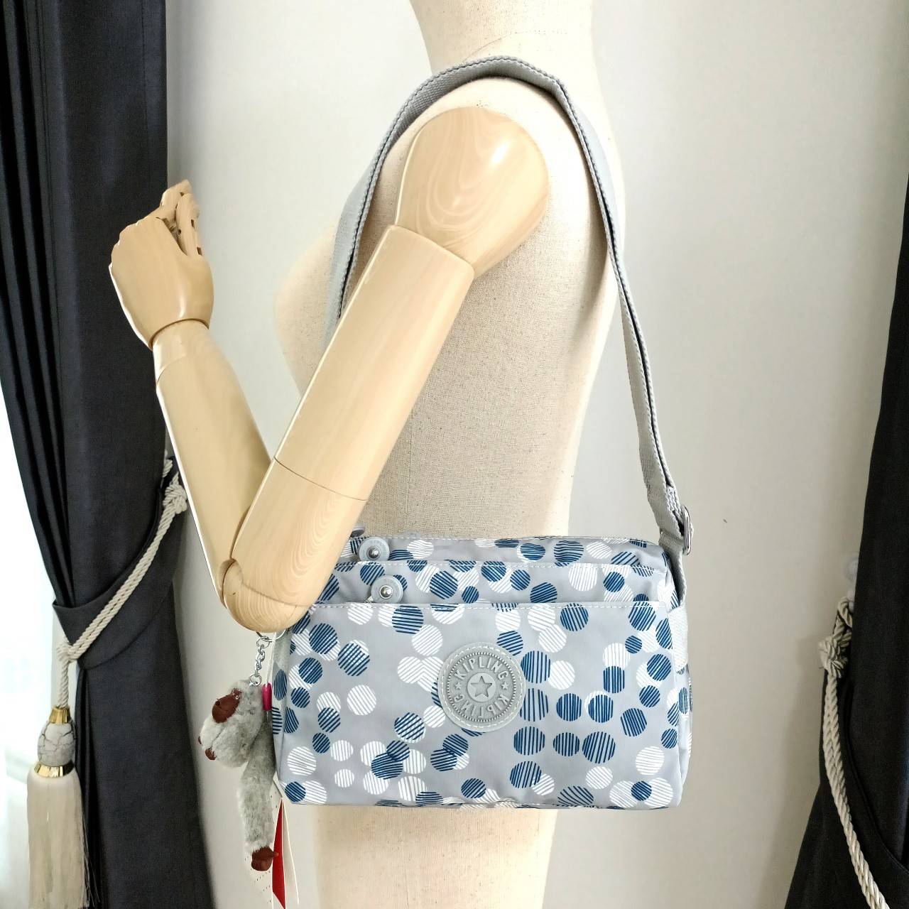 กระเป๋าสะพายkipling ผ้าไนล่อน คิปลิ้ง กระเป๋าคิปริ้ง outlet แท้