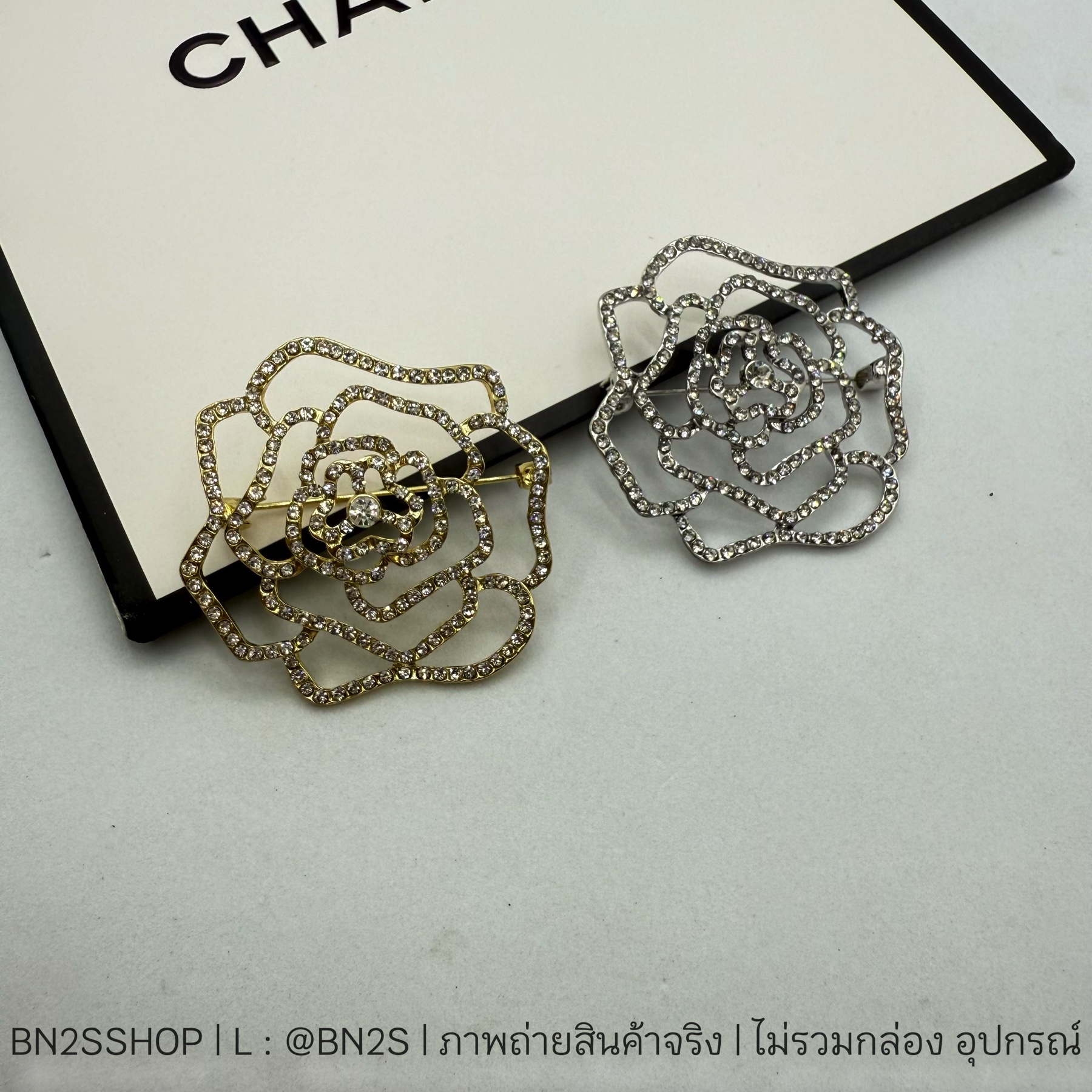 สีเงิน | เข็มกลัดลายดอกคามิเลีย ฝังเพชร ชาแนล งานสวย ราคาเบาๆ