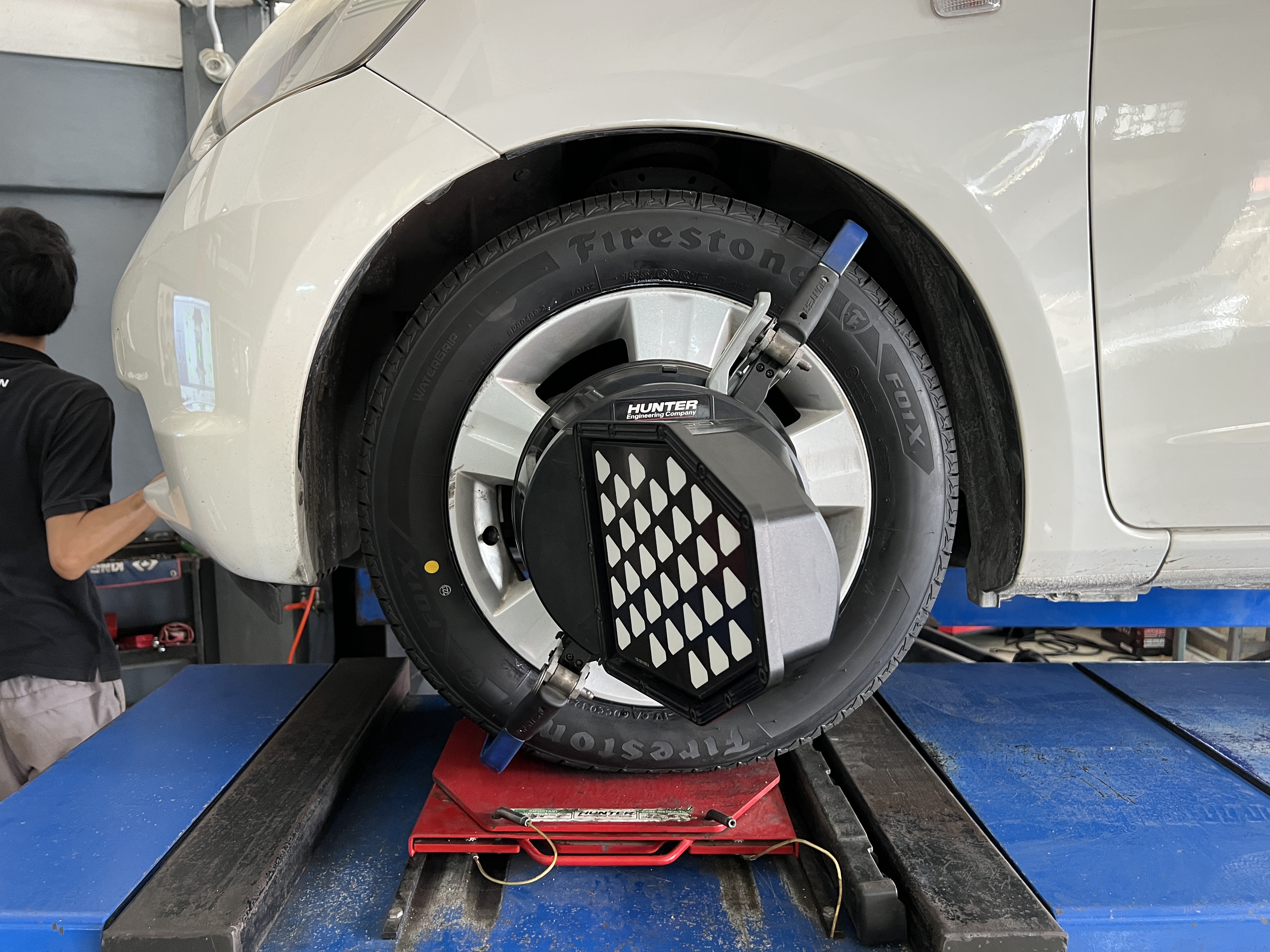 Honda Jazz เปลี่ยนยางรถยนต์ เน้นใช้งานประจำวัน อยากได้ยางปลอดภัย นุ่มนวลพรีเมี่ยม Firestone F01 เป็นยางพรีเมี่ยม ผลิตด้วยเทคโนโลยีเดียวกับ Bridgestone T005A ตัวพรีเมี่ยม โดดเด่นเรื่องการรีดน้ำด้วยเทคโนโลยี มาตรฐานความปลอดภัยจาก Bridgestone [+] FIRESTONE F01 [+] ขนาด 185/60R15 โปรโมชั่นราคาพิเศษ ติดต่อสอบถามเพิ่มเติม โทร : 08-6569-1915 บุ๊ก และทีมงาน ยินดีต้อนรับครับ 𝙊𝙪𝙧 𝙎𝙚𝙧𝙫𝙞𝙘𝙚 บริการทางร้าน เรารับทำอะไรบ้าง 🔧 ติดตั้งยางแบบไร้รอย 100% 🔧 บริการสลับยาง ตามอายุ 🔧 มียางรถยนต์ทุกยี่ห้อให้เลือกซื้อ 🔧 เช็คช่วงล่าง แก้ปัญหาให้ตรงจุด 🔧 บริการล้างลิ้นปีกผีเสื้อ 🔧 บริการเช็คระยะรถยนต์ 🔧 เปลี่ยนถ่ายของเหลวทั้งระบบ 🔧 ตั้งศูนย์ด้วยเครื่อง HUNTER นำเข้าจาก USA #รถยนต์มีปัญหาไม่รู้ต้องแก้ตรงไหน ทางเรายินดี ตรวจหาปัญหาและหาวิธีแก้ บอกลูกค้าก่อนลงมือทำเสมอราคาเป็นธรรมไม่เอาเปรียบ สบายใจคุณลูกค้า ---------------------------------- ดูแลให้คำปรึกษาทุกปัญหาคาใจ ไม่ทิ้งลูกค้า มีบริการหลังการขาย 【ให้ผู้เชี่ยวชาญของเรา ดูแลรถคุณ】 ร้านยางเจริญรุ่งเรือง ยินดีต้อนรับครับ #ยางรถยนต์ #firestone #f01