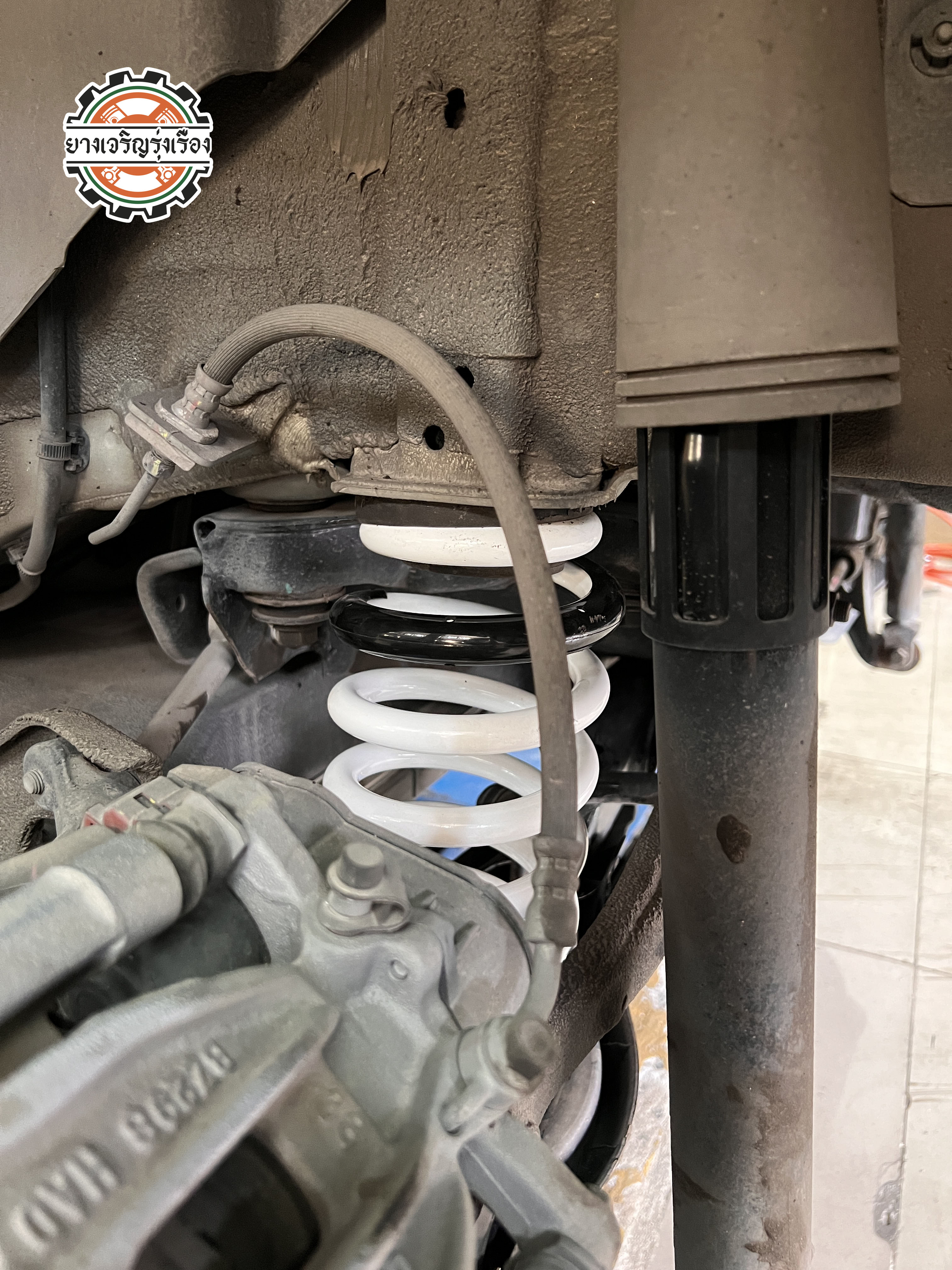 BYD ATTO 3 เติมของเพิ่ม Yss spring performance เพิ่มความกระชับขับสนุกขึ้น นุ่มหนึบลงตัว 🔩พร้อมบริการติดตั้ง + Set up ให้เหมาะกับยาง 🔩 ขับสนุกด้วยบริการ ตั้งศูนย์ละเอียดให้เหมาะกับการใช้งานและลักษณะของช่วงล่าง 𝙊𝙪𝙧 𝙎𝙚𝙧𝙫𝙞𝙘𝙚 บริการทางร้านเรารับทำอะไรบ้าง 🔧 ติดตั้งยางแบบไร้รอย 100% 🔧 บริการสลับยาง ตามอายุ 🔧 มียางรถยนต์ทุกยี่ห้อให้เลือกซื้อ 🔧 เช็คช่วงล่าง แก้ปัญหาให้ตรงจุด 🔧 บริการล้างลิ้นปีกผีเสื้อ 🔧 บริการเช็คระยะรถยนต์ 🔧 เปลี่ยนถ่ายของเหลวทั้งระบบ 🔧 ตั้งศูนย์ด้วยเครื่อง HUNTER นำเข้าจาก USA สอบถามข้อมูลเพิ่มเติม หรือนัดหมายเข้ารับบริการ Tel : 08-6569-1915 Tel : 08-6544-5963 Line id : @88rw Tiktok : https://www.tiktok.com/@88rwycrr Youtube : https://youtube.com/@88rw Facebook : https://www.facebook.com/88rwtire Location : https://goo.gl/maps/HrNUAZXPN94KvxZ98?coh=178573&entry=tt #รถยนต์มีปัญหาไม่รู้ต้องแก้ตรงไหน ทางเรายินดี ตรวจหาปัญหาและหาวิธีแก้ บอกลูกค้าก่อนลงมือทำเสมอราคาเป็นธรรมไม่เอาเปรียบ สบายใจคุณลูกค้า ---------------------------------- ดูแลให้คำปรึกษาทุกปัญหาคาใจ ไม่ทิ้งลูกค้า มีบริการหลังการขาย 【ให้ผู้เชี่ยวชาญของเรา ดูแลรถคุณ】 ร้านยางเจริญรุ่งเรือง ยินดีต้อนรับครับ ---------------------------------- #โช๊คอัพรถยนต์ #monroe #yss #kayaba #profender #ร้านยางเจริญรุ่งเรือง #นนทบุรี #งามวงศ์วาน #amsfix #บริการช่วงล่างรถยนต์ #ซ่อมบำรุงช่วงล่าง #เซทอัพโช๊คอัพรถยนต์