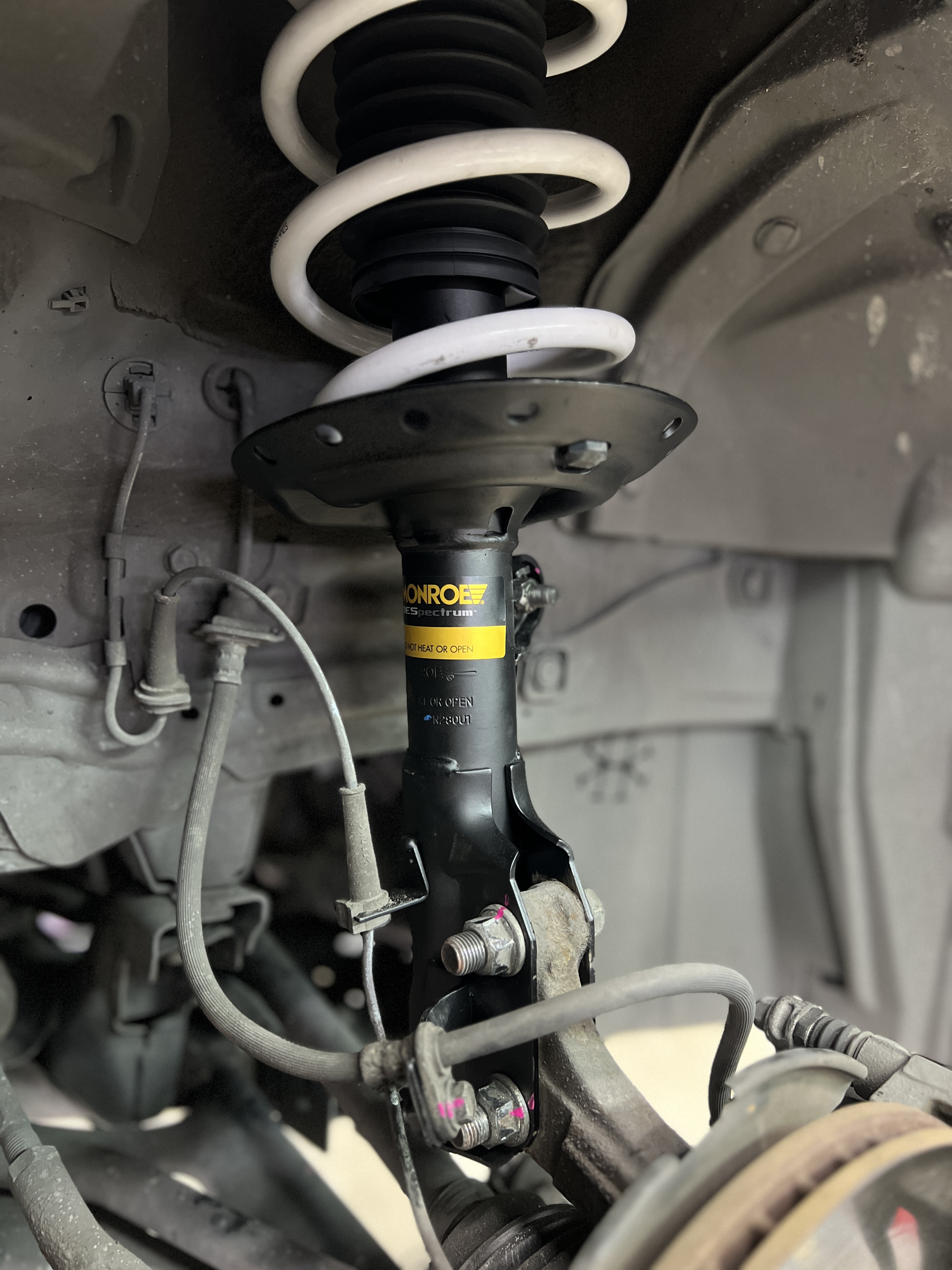 HONDA BRV เพิ่มความแน่น ลดอาการโยนช่วงล่าง [+] MONROE OE SPECTRUM พร้อมอะไหล่ส่วนควบทั้งหมด [+] YSS COMFORT SPRING ตรงรุ่น สอบถามข้อมูลเพิ่มเติม หรือนัดหมายเข้ารับบริการ ☎️ : 08-6569-1915 ☎️ : 08-6544-5963 Line id : @88rw Facebook : https://www.facebook.com/88rwtire Location : https://goo.gl/maps/HrNUAZXPN94KvxZ98 #monroe #ysscomfortspring #ยางรถยนต์ #ช่วงล่างรถยนต์ #โช้คอัพรถยนต์