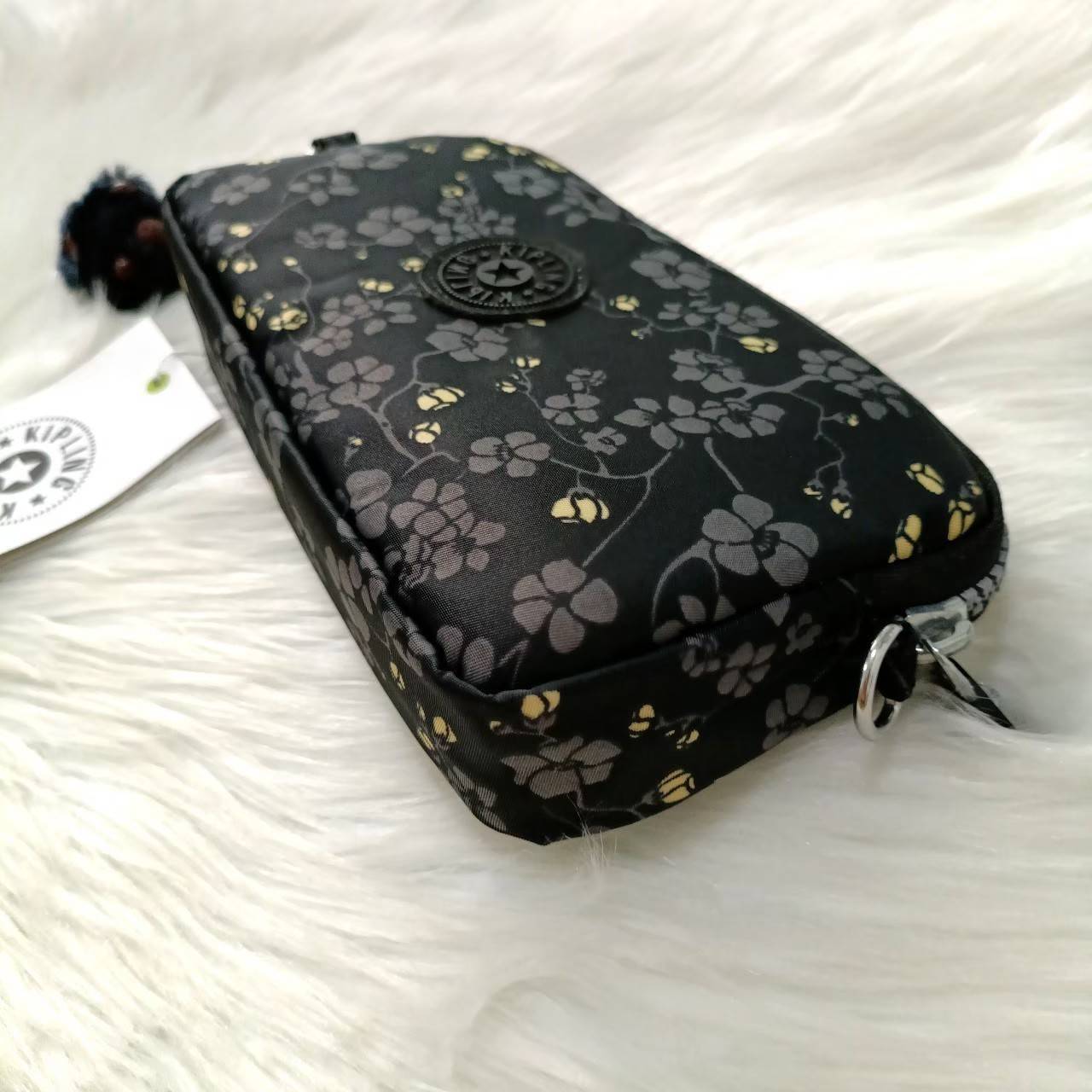 KIPLING กระเป๋าสตางค์ซิปรอบ ใบยาว Seoul up clutch & sling bag