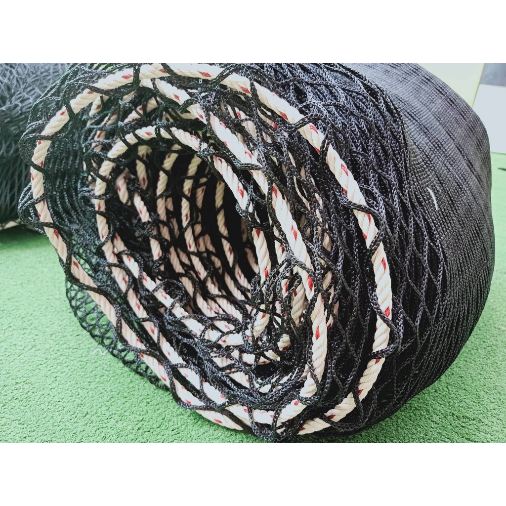 ตาข่ายกันตกSafety net วัสดุHDPE สีดำ ขนาด2.5 มิล ช่องตา 1.5x1.5CM. ร้อยเชือกขอบติดตั้งใช้งานได้ทันที มีขนาดให้เลือก