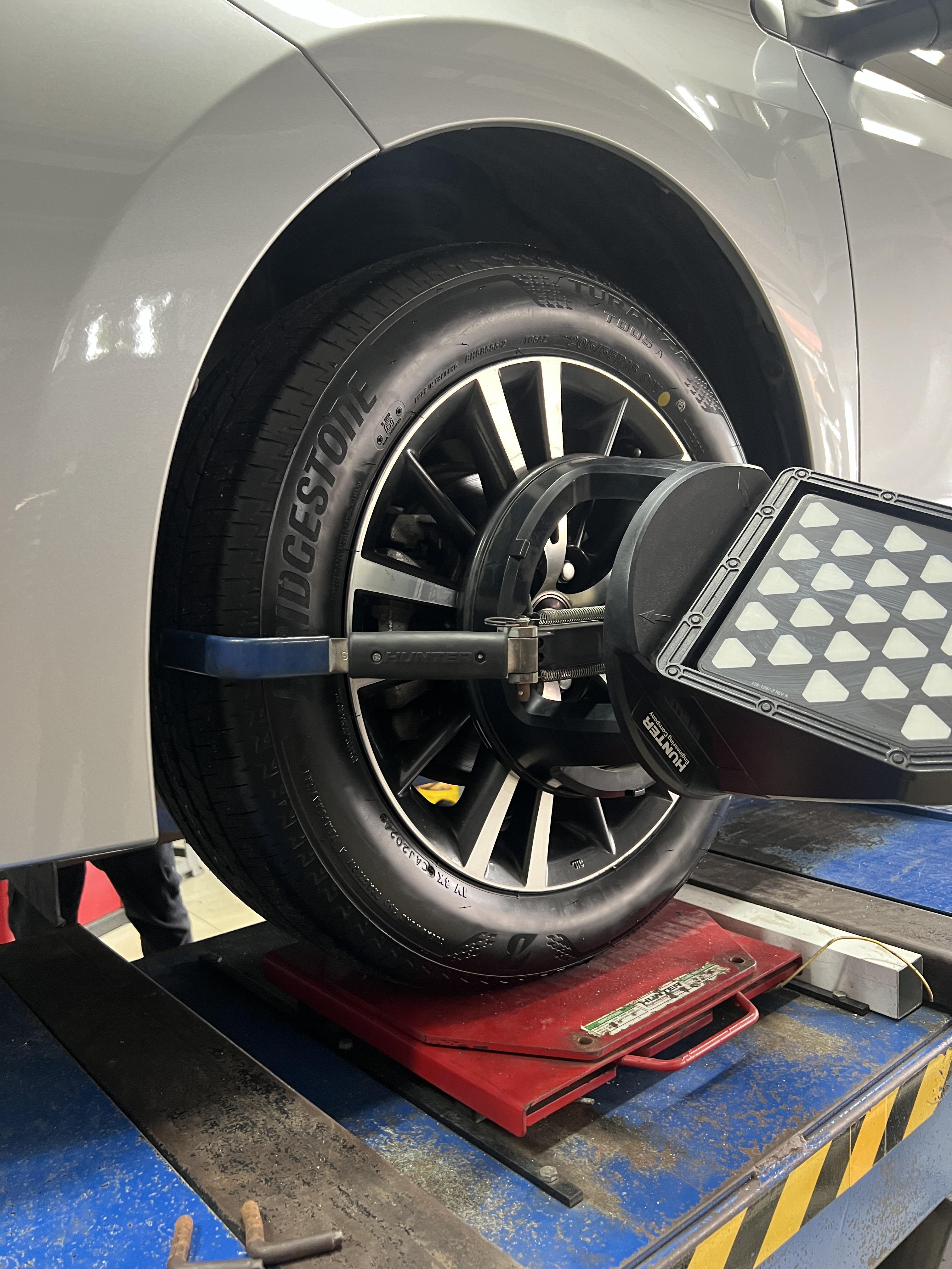 TOYOTA ALTIS เข้ารับบริการเปลี่ยนยางรถยนต์ [+] BRIDGESTONE TURANZA T005A 205/55R16 𝙊𝙪𝙧 𝙎𝙚𝙧𝙫𝙞𝙘𝙚 บริการทางร้านเรารับทำอะไรบ้าง 🔧 มียางรถยนต์ทุกยี่ห้อให้เลือกซื้อ 🔧 โช้คอัพ สปริง 🔧 เช็คช่วงล่าง แก้ปัญหาให้ตรงจุด 🔧 ติดตั้งยางแบบไร้รอย 100% 🔧 บริการสลับยาง ตามอายุ 🔧 บริการล้างลิ้นปีกผีเสื้อ 🔧 บริการเช็คระยะรถยนต์ 🔧 เปลี่ยนถ่ายของเหลวทั้งระบบ 🔧 ตั้งศูนย์ด้วยเครื่อง HUNTER นำเข้าจาก USA สอบถามข้อมูลเพิ่มเติม หรือนัดหมายเข้ารับบริการ ☎️ : 08-6569-1915 ☎️ : 08-6544-5963 Line id : @88rw Tiktok : https://www.tiktok.com/@88rwycrr Youtube : https://youtube.com/@88rw Facebook : https://www.facebook.com/88rwtire Location : https://goo.gl/maps/HrNUAZXPN94KvxZ98?coh=178573&entry=tt #รถยนต์มีปัญหาไม่รู้ต้องแก้ตรงไหน ทางเรายินดี ตรวจหาปัญหาและหาวิธีแก้ บอกลูกค้าก่อนลงมือทำเสมอราคาเป็นธรรมไม่เอาเปรียบ สบายใจคุณลูกค้า ร้านยางเจริญรุ่งเรือง ยินดีต้อนรับครับ
