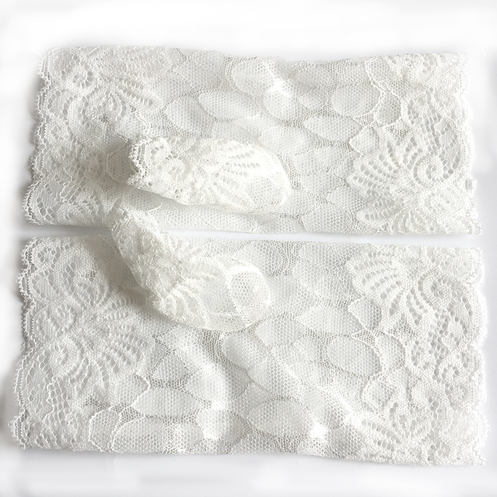 ถุงมือลายลูกไม้สีขาว แบบเปิดปลายนิ้ว แนะนำผู้ใหญ่