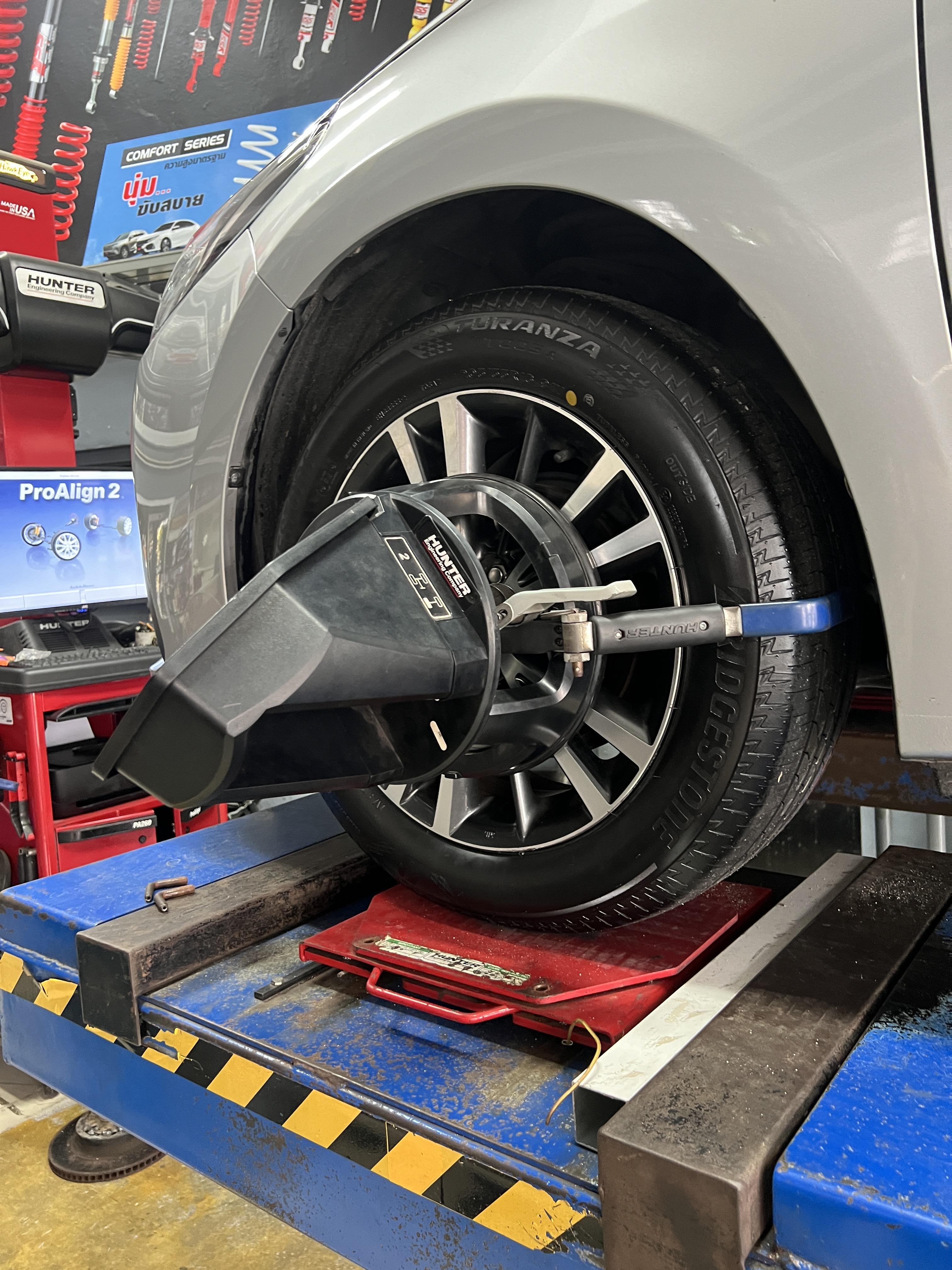 TOYOTA ALTIS เข้ารับบริการเปลี่ยนยางรถยนต์ [+] BRIDGESTONE TURANZA T005A 205/55R16 𝙊𝙪𝙧 𝙎𝙚𝙧𝙫𝙞𝙘𝙚 บริการทางร้านเรารับทำอะไรบ้าง 🔧 มียางรถยนต์ทุกยี่ห้อให้เลือกซื้อ 🔧 โช้คอัพ สปริง 🔧 เช็คช่วงล่าง แก้ปัญหาให้ตรงจุด 🔧 ติดตั้งยางแบบไร้รอย 100% 🔧 บริการสลับยาง ตามอายุ 🔧 บริการล้างลิ้นปีกผีเสื้อ 🔧 บริการเช็คระยะรถยนต์ 🔧 เปลี่ยนถ่ายของเหลวทั้งระบบ 🔧 ตั้งศูนย์ด้วยเครื่อง HUNTER นำเข้าจาก USA สอบถามข้อมูลเพิ่มเติม หรือนัดหมายเข้ารับบริการ ☎️ : 08-6569-1915 ☎️ : 08-6544-5963 Line id : @88rw Tiktok : https://www.tiktok.com/@88rwycrr Youtube : https://youtube.com/@88rw Facebook : https://www.facebook.com/88rwtire Location : https://goo.gl/maps/HrNUAZXPN94KvxZ98?coh=178573&entry=tt #รถยนต์มีปัญหาไม่รู้ต้องแก้ตรงไหน ทางเรายินดี ตรวจหาปัญหาและหาวิธีแก้ บอกลูกค้าก่อนลงมือทำเสมอราคาเป็นธรรมไม่เอาเปรียบ สบายใจคุณลูกค้า ร้านยางเจริญรุ่งเรือง ยินดีต้อนรับครับ