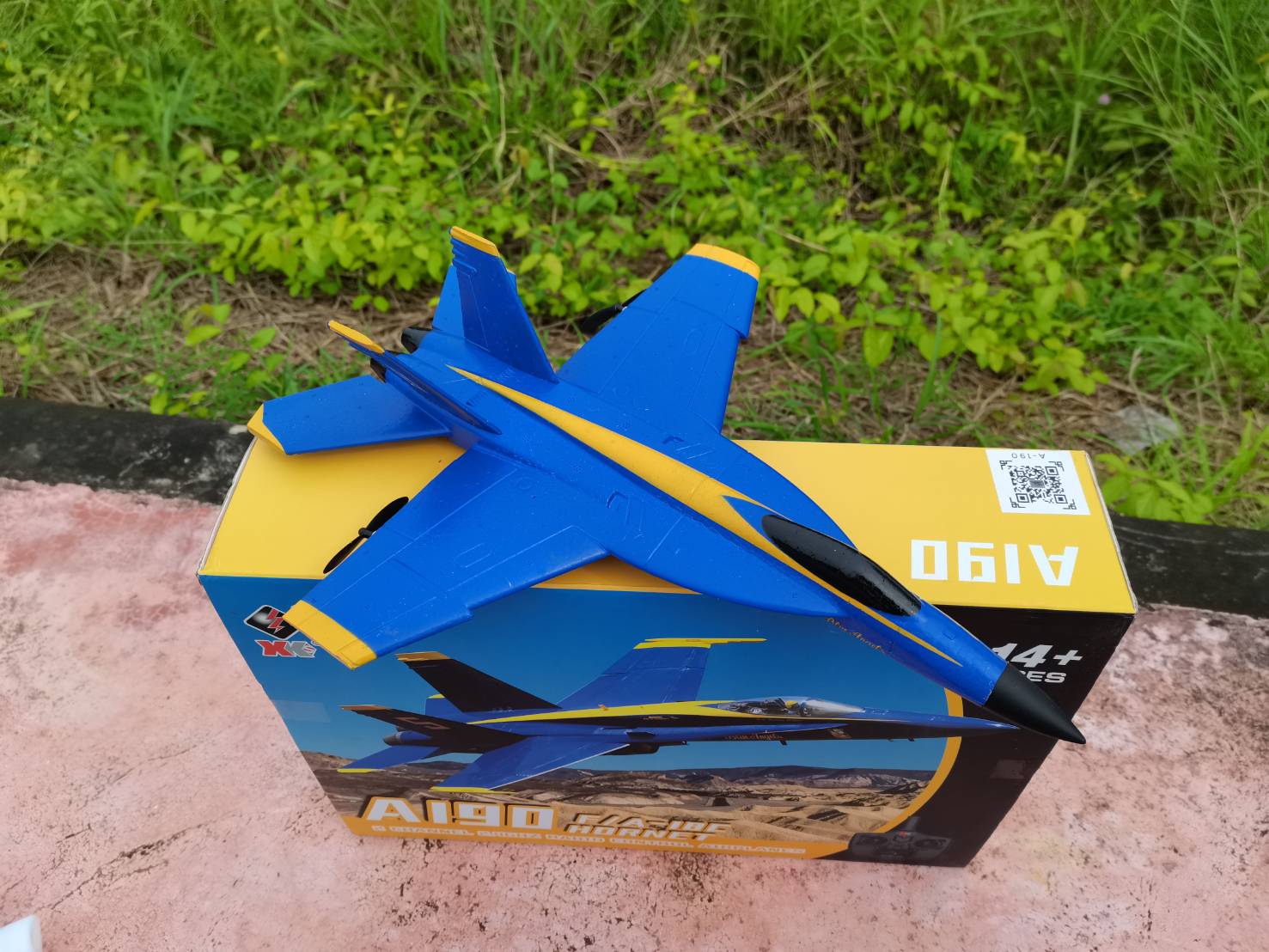 WLtoys XK A190 F-18 เครื่องบิน RC F/A-18C Hornet 2.ช่อง ชุดพร้อมเล่น มีระบบใจโรควบคุม 6 แกน