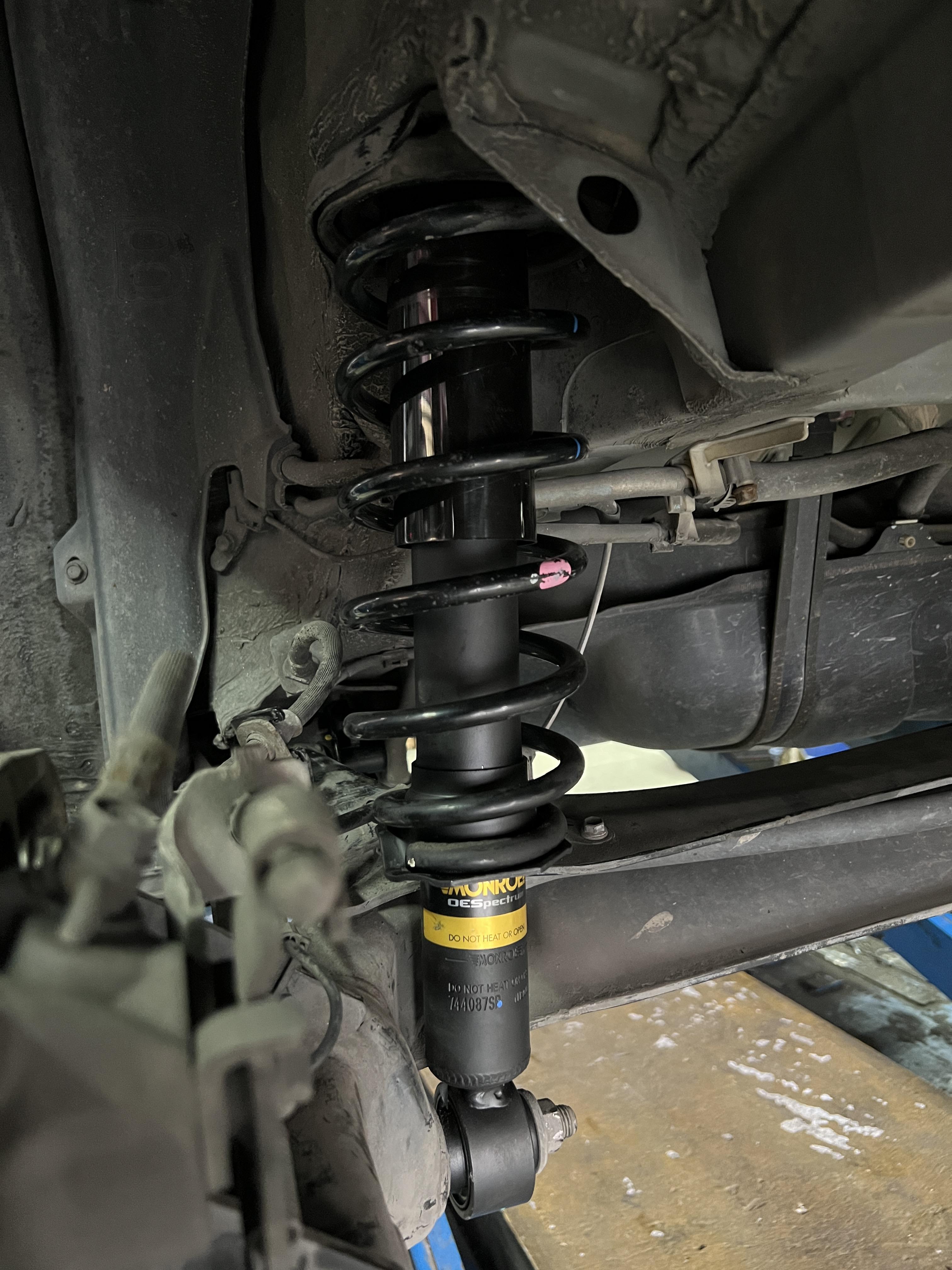 TOYOTA ALTIS 2010 เปลี่ยนยางรถยนต์ พร้อมบริการซ่อมบำรุงช่วงล่าง [+] BRIDGESTONE TURANZA T005A 205/55R16 [+] MONROE OE SPECTRUM พร้อมอะไหล่ครบชุด *เพื่อความรวดเร็วนัดหมายก่อนเข้ารับบริการครับ 𝙊𝙪𝙧 𝙎𝙚𝙧𝙫𝙞𝙘𝙚 บริการทางร้านเรารับทำอะไรบ้าง 👉มียางรถยนต์ทุกยี่ห้อให้เลือกซื้อ 👉โช้คอัพ สปริง 👉เช็คช่วงล่าง แก้ปัญหาให้ตรงจุด 👉ติดตั้งยางแบบไร้รอย 100% 👉บริการสลับยาง ตามอายุ 👉บริการล้างลิ้นปีกผีเสื้อ 👉บริการเช็คระยะรถยนต์ 👉เปลี่ยนถ่ายของเหลวทั้งระบบ 👉ตั้งศูนย์ด้วยเครื่อง HUNTER นำเข้าจาก USA สอบถามข้อมูลเพิ่มเติม หรือนัดหมายเข้ารับบริการ ☎️ : 08-6569-1915 ☎️ : 08-6544-5963 Line id : @88rw Facebook : https://www.facebook.com/88rwtire Location : https://goo.gl/maps/HrNUAZXPN94KvxZ98? #รถยนต์มีปัญหาไม่รู้ต้องแก้ตรงไหน ทางเรายินดี ตรวจหาปัญหาและหาวิธีแก้ บอกลูกค้าก่อนลงมือทำเสมอราคาเป็นธรรม #monroe #OESpectrum #Bridgestone