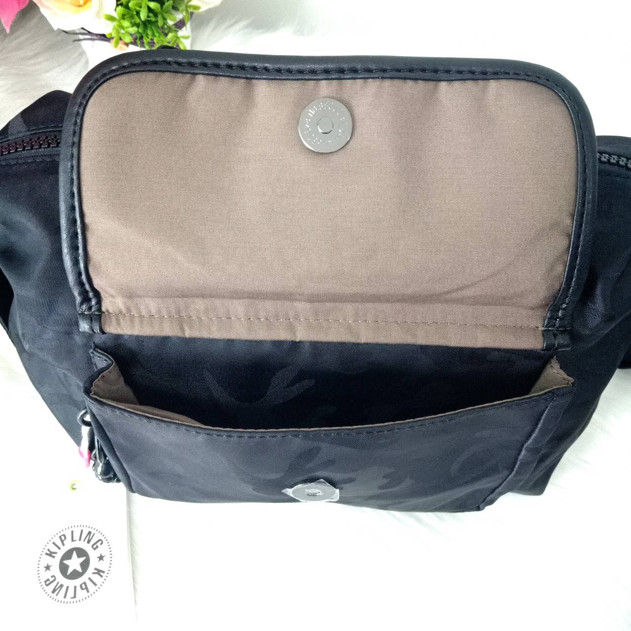 KIPLING BRYNNE Satin Camo กระเป๋าถือ สะพายข้าง