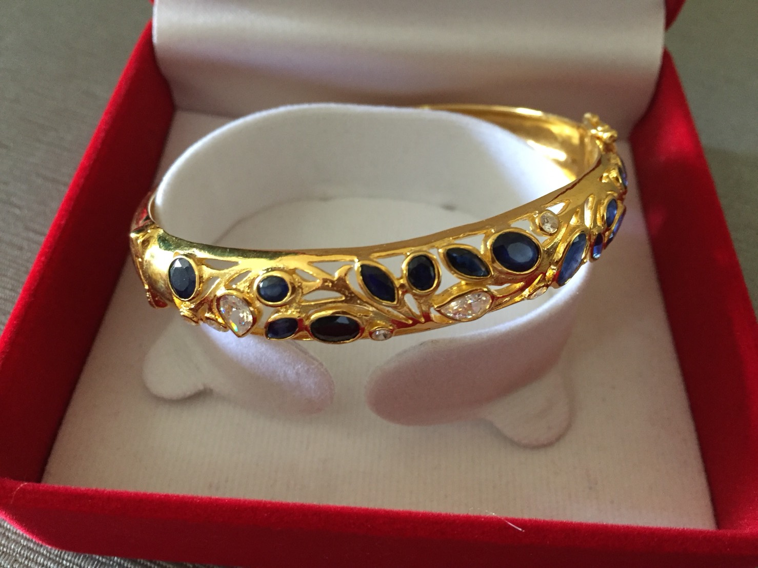 กำไลข้อมือ พลอยไพลินแท้ เสริมดวง