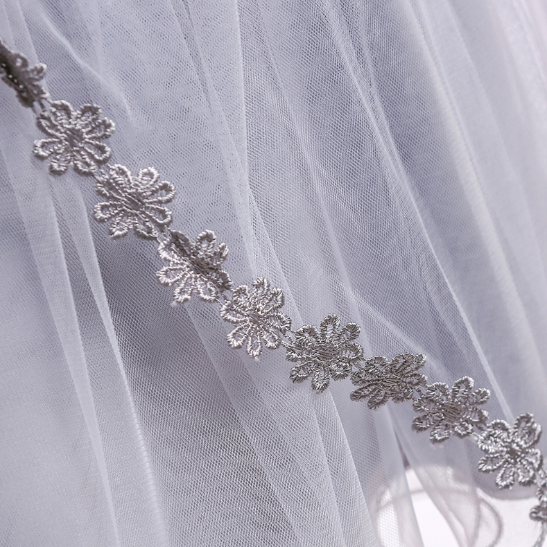 ชุดเดรสออกงานเด็กสีเทา ตกแต่งช่วงอกสวยงาม ทรงหน้าสั้นหลังยาว ด้านหลังมีโบว์ผูก