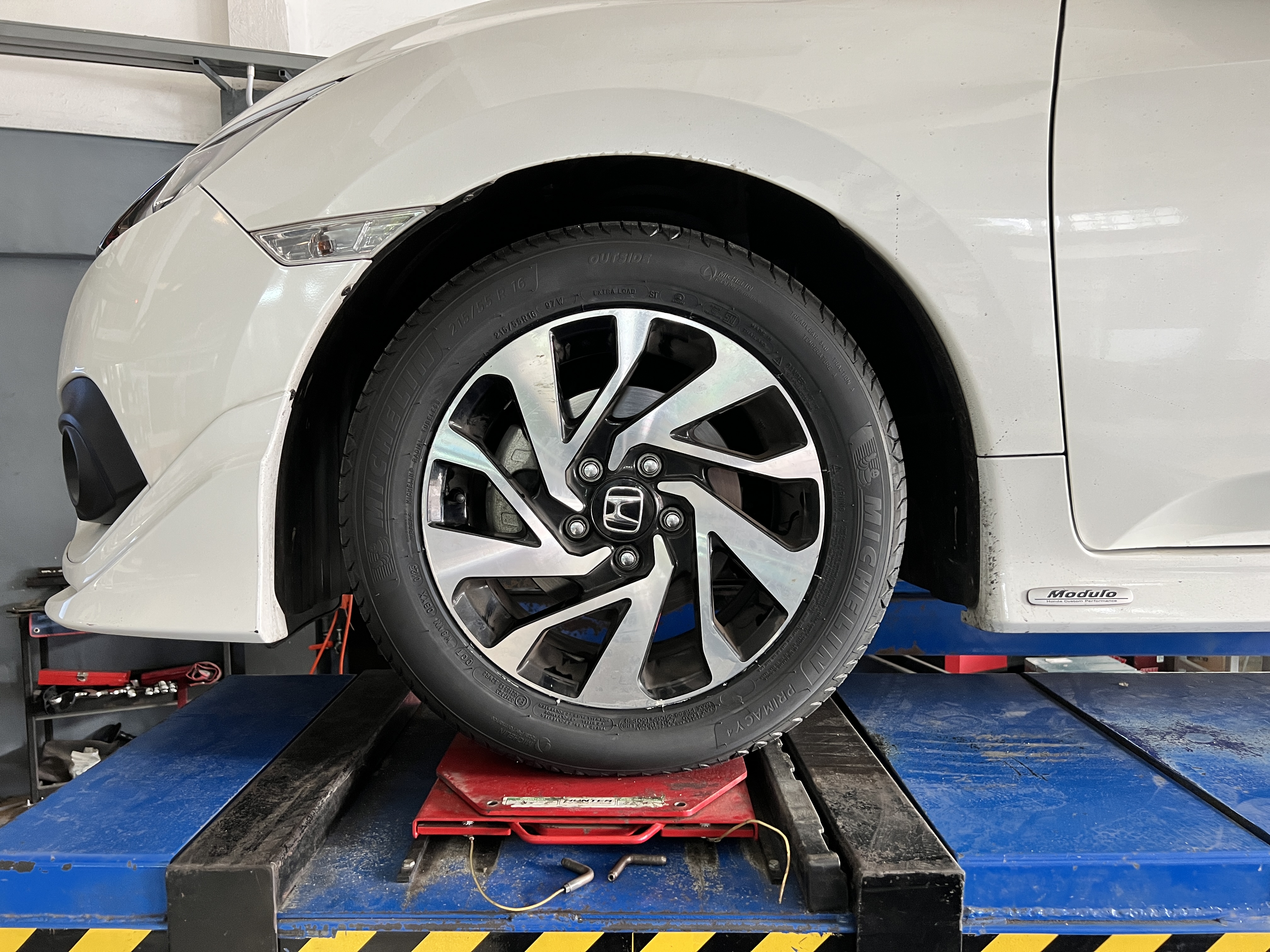 HONDA CIVIC เข้ารับบริการเปลี่ยนยางรถยนต์ เน้นนุ่มนวล เลือกใช้งานยาง นุ่มพรีเมี่ยม [+] Michelin primacy 4st [+] ขนาด 215/55R16 โปรโมชั่นราคาพิเศษ ติดต่อสอบถามเพิ่มเติม โทร : 08-6569-1915 บุ๊ก และทีมงาน ยินดีต้อนรับครับ 𝙊𝙪𝙧 𝙎𝙚𝙧𝙫𝙞𝙘𝙚 บริการทางร้าน เรารับทำอะไรบ้าง 🔧 ติดตั้งยางแบบไร้รอย 100% 🔧 บริการสลับยาง ตามอายุ 🔧 มียางรถยนต์ทุกยี่ห้อให้เลือกซื้อ 🔧 เช็คช่วงล่าง แก้ปัญหาให้ตรงจุด 🔧 บริการล้างลิ้นปีกผีเสื้อ 🔧 บริการเช็คระยะรถยนต์ 🔧 เปลี่ยนถ่ายของเหลวทั้งระบบ 🔧 ตั้งศูนย์ด้วยเครื่อง HUNTER นำเข้าจาก USA #รถยนต์มีปัญหาไม่รู้ต้องแก้ตรงไหน ทางเรายินดี ตรวจหาปัญหาและหาวิธีแก้ บอกลูกค้าก่อนลงมือทำเสมอราคาเป็นธรรมไม่เอาเปรียบ สบายใจคุณลูกค้า ---------------------------------- ดูแลให้คำปรึกษาทุกปัญหาคาใจ ไม่ทิ้งลูกค้า มีบริการหลังการขาย 【ให้ผู้เชี่ยวชาญของเรา ดูแลรถคุณ】 ร้านยางเจริญรุ่งเรือง ยินดีต้อนรับครับ #ยางรถยนต์ #michelin #primacy4stHONDA CIVIC เข้ารับบริการเปลี่ยนยางรถยนต์ เน้นนุ่มนวล เลือกใช้งานยาง นุ่มพรีเมี่ยม [+] Michelin primacy 4st [+] ขนาด 215/55R16 โปรโมชั่นราคาพิเศษ ติดต่อสอบถามเพิ่มเติม โทร : 08-6569-1915 บุ๊ก และทีมงาน ยินดีต้อนรับครับ 𝙊𝙪𝙧 𝙎𝙚𝙧𝙫𝙞𝙘𝙚 บริการทางร้าน เรารับทำอะไรบ้าง 🔧 ติดตั้งยางแบบไร้รอย 100% 🔧 บริการสลับยาง ตามอายุ 🔧 มียางรถยนต์ทุกยี่ห้อให้เลือกซื้อ 🔧 เช็คช่วงล่าง แก้ปัญหาให้ตรงจุด 🔧 บริการล้างลิ้นปีกผีเสื้อ 🔧 บริการเช็คระยะรถยนต์ 🔧 เปลี่ยนถ่ายของเหลวทั้งระบบ 🔧 ตั้งศูนย์ด้วยเครื่อง HUNTER นำเข้าจาก USA #รถยนต์มีปัญหาไม่รู้ต้องแก้ตรงไหน ทางเรายินดี ตรวจหาปัญหาและหาวิธีแก้ บอกลูกค้าก่อนลงมือทำเสมอราคาเป็นธรรมไม่เอาเปรียบ สบายใจคุณลูกค้า ---------------------------------- ดูแลให้คำปรึกษาทุกปัญหาคาใจ ไม่ทิ้งลูกค้า มีบริการหลังการขาย 【ให้ผู้เชี่ยวชาญของเรา ดูแลรถคุณ】 ร้านยางเจริญรุ่งเรือง ยินดีต้อนรับครับ #ยางรถยนต์ #michelin #primacy4st