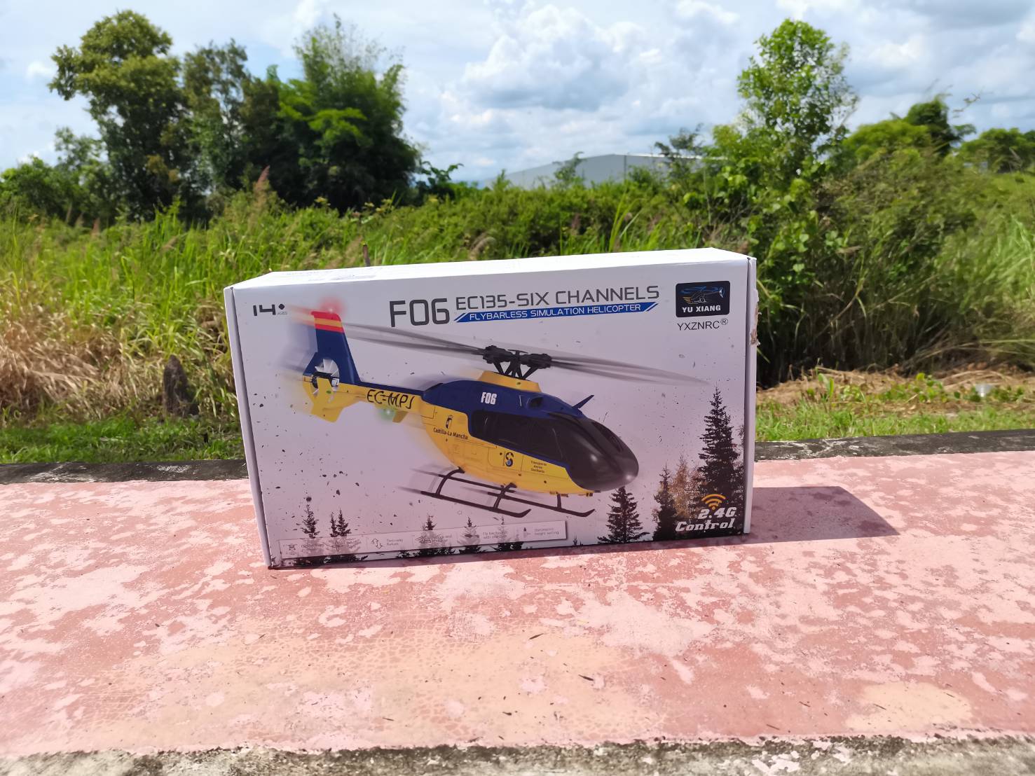 เฮลิคอปเตอร์บังคับวิทยุ YU XIANG F06 EC135 6CH 3D-6G มอเตอร์บรัสเลส หัวท้าย ระบบล๊อคความสูง ล๊อคตำแหน่ง ชุดพร้อมบิน RTF