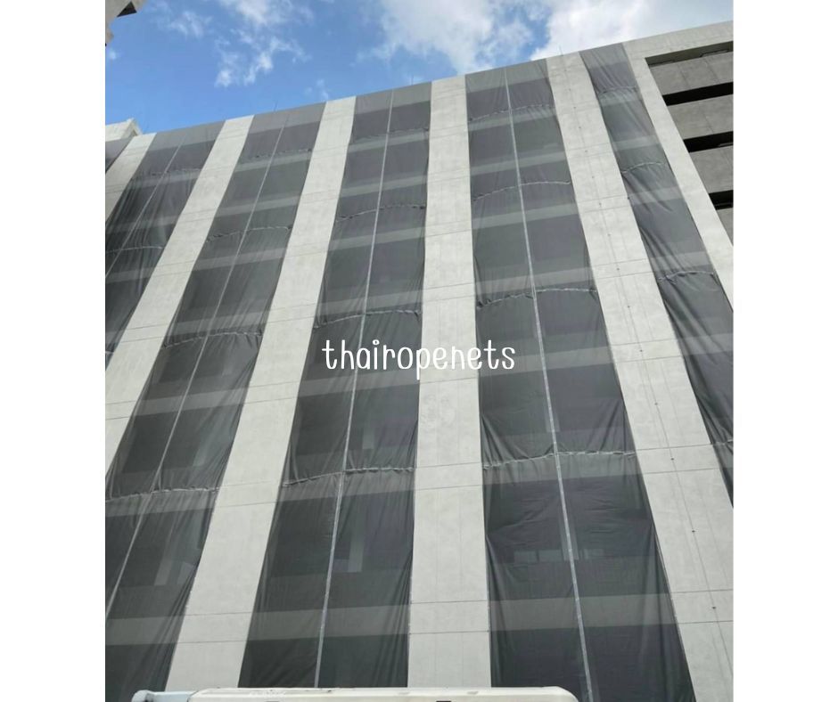 Mesh Sheet Safetynets เมทชีทตาข่ายกันตก ขนาด 1.88x50 m. มีความหนาให้เลือกหลายขนาด นำเข้าจากประเทศญี่ปุ่น ไม่ใช่สแลน แข็งแรงทนทาน ผลิตจากวัสดุ PVC Polyester ผสมสารป้องกัน UV