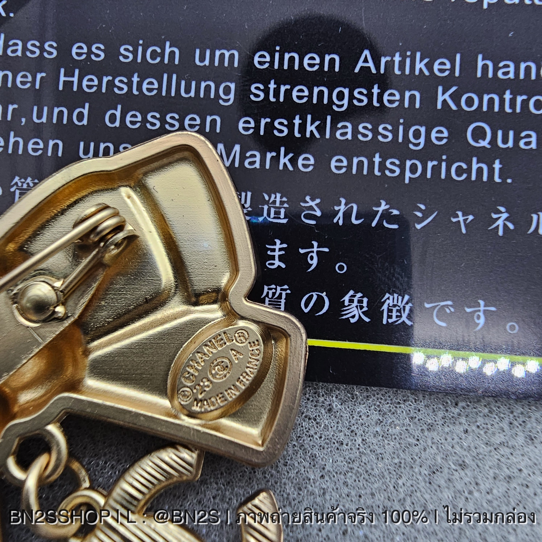 Chanel CC Logo Brooch เข็มกลัดติดสูท เข็มกลัดชาแนล รุ่นใหม่ จี้รูปโบว์ห้อย cc ประดับเพชร