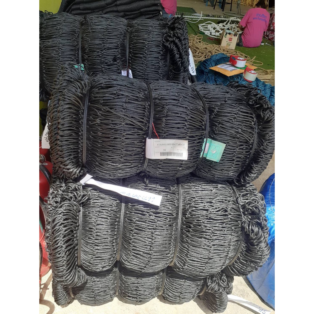ตาข่ายกันตก Safetynet HDPE สีดำ ขนาด3.5 มิล ช่องตา2.5x2.5 นิ้ว พร้อมร้อยเชือกขอบ ติดตังได้ทันที มีขนาดให้เลือก