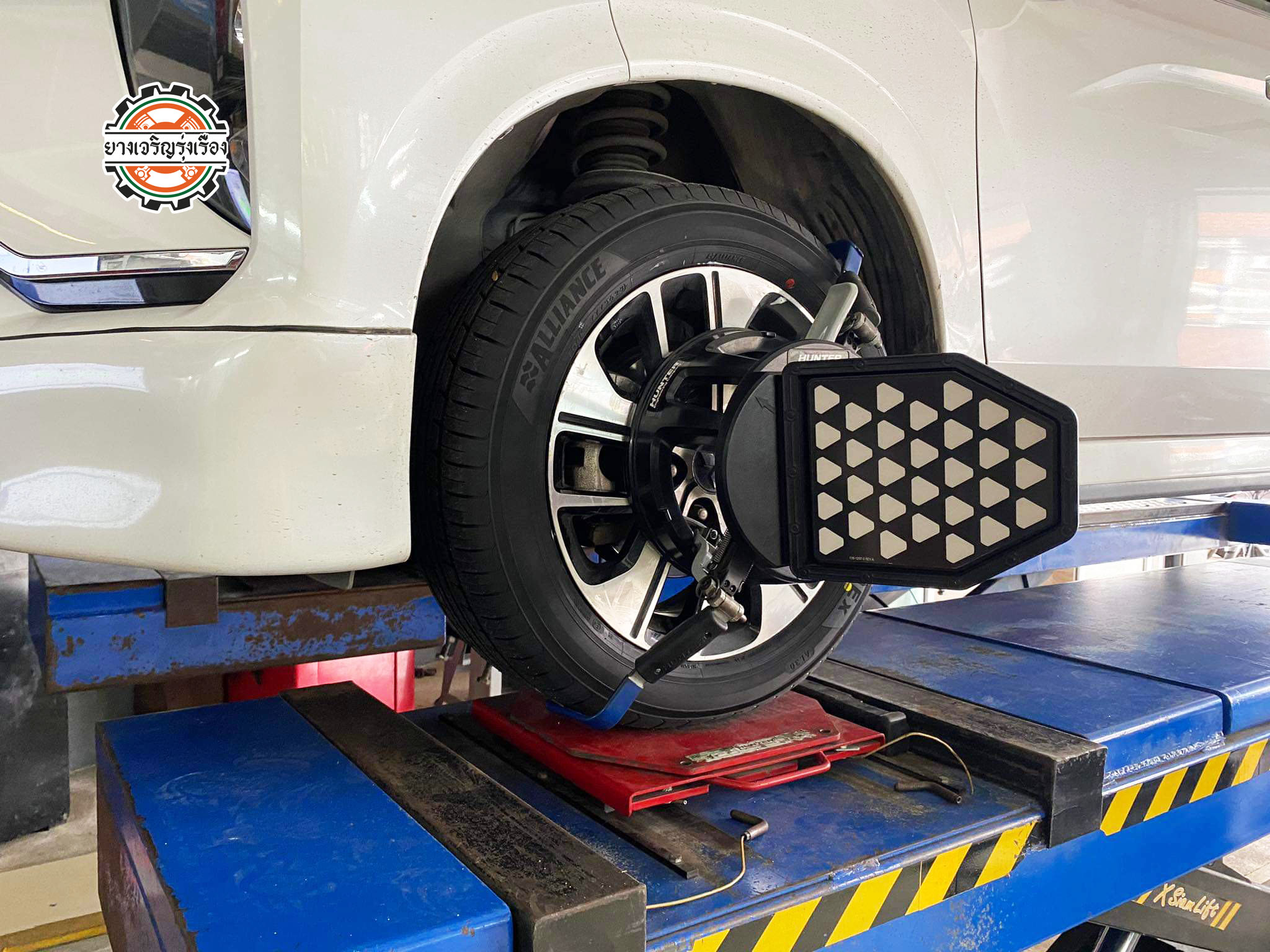 MITSUBISHI XPANDER เปลี่ยนยางรถยนต์ ขอยางผลิตญี่ปุ่น [+] ALLIANCE/AL30 030EX 91V *JAPAN (BY YOKOHAMA) ขนาด 205/55R16 𝙊𝙪𝙧 𝙎𝙚𝙧𝙫𝙞𝙘𝙚 บริการทางร้านเรารับทำอะไรบ้าง 🔧 ติดตั้งยางแบบไร้รอย 100% 🔧 บริการสลับยาง ตามอายุ 🔧 มียางรถยนต์ทุกยี่ห้อให้เลือกซื้อ 🔧 เช็คช่วงล่าง แก้ปัญหาให้ตรงจุด 🔧 บริการล้างลิ้นปีกผีเสื้อ 🔧 บริการเช็คระยะรถยนต์ 🔧 เปลี่ยนถ่ายของเหลวทั้งระบบ 🔧 ตั้งศูนย์ด้วยเครื่อง HUNTER นำเข้าจาก USA สอบถามข้อมูลเพิ่มเติม หรือนัดหมายเข้ารับบริการ Tel : 08-6569-1915 Tel : 08-6544-5963 Line id : @88rw Tiktok : https://www.tiktok.com/@88rwycrr Youtube : https://youtube.com/@88rw Facebook : https://www.facebook.com/88rwtire Location : https://goo.gl/maps/HrNUAZXPN94KvxZ98?coh=178573&entry=tt #รถยนต์มีปัญหาไม่รู้ต้องแก้ตรงไหน ทางเรายินดี ตรวจหาปัญหาและหาวิธีแก้ บอกลูกค้าก่อนลงมือทำเสมอราคาเป็นธรรมไม่เอาเปรียบ สบายใจคุณลูกค้า ---------------------------------- ดูแลให้คำปรึกษาทุกปัญหาคาใจ ไม่ทิ้งลูกค้า มีบริการหลังการขาย 【ให้ผู้เชี่ยวชาญของเรา ดูแลรถคุณ】 ร้านยางเจริญรุ่งเรือง ยินดีต้อนรับครับ ---------------------------------- #โช๊คอัพรถยนต์ #monroe #yss #kayaba #profender #ร้านยางเจริญรุ่งเรือง #นนทบุรี #งามวงศ์วาน #amsfix #บริการช่วงล่างรถยนต์ #ซ่อมบำรุงช่วงล่าง #เซทอัพโช๊คอัพรถยนต์