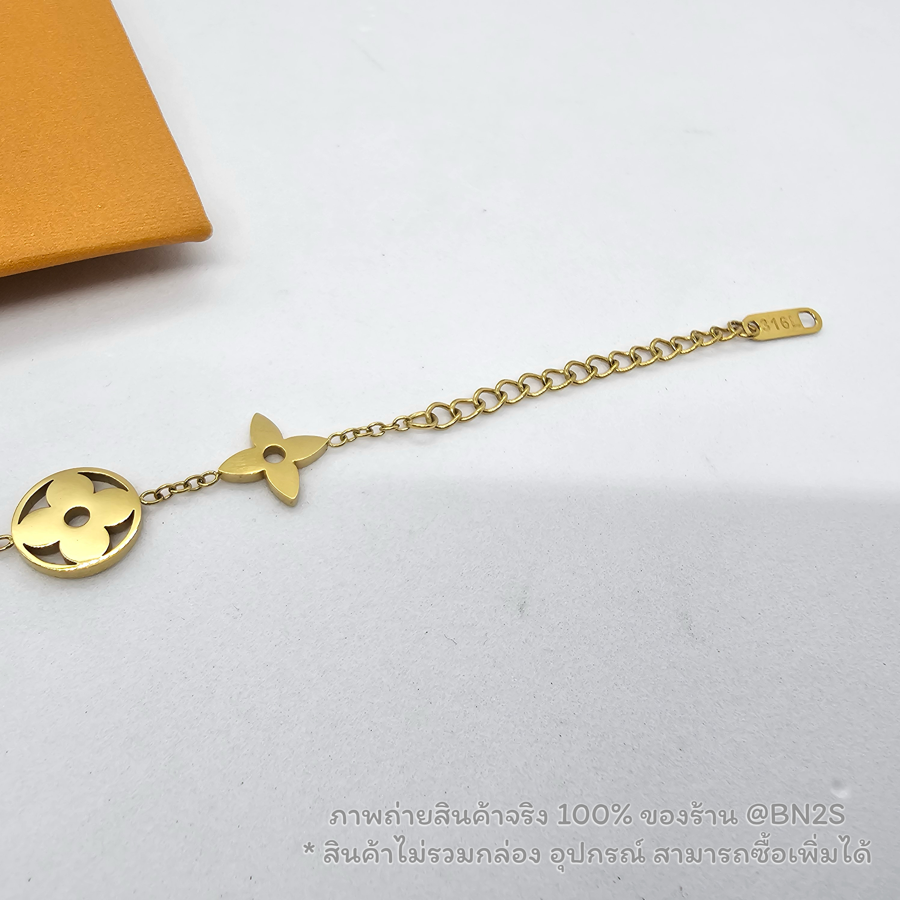 สร้อยข้อมือหลุยส์ Louis Vuitton Monogram Chain Bracelet อะไหล่สีทอง ประดับคริสตัล สายโซ่ ลายโมโนแกรม พร้อมส่งในไทย
