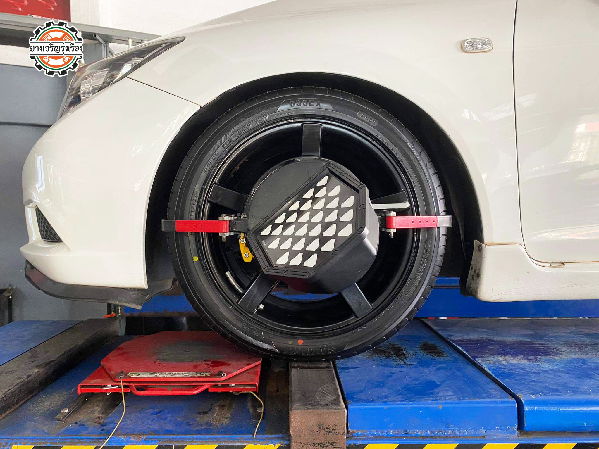 HONDA CIVIC เปลี่ยนยางรถยนต์ ขอยางรีดน้ำดี ๆ ผลิตญี่ปุ่น [+] ALLIANCE/AL30 030EX 94W *JAPAN (BY YOKOHAMA) ขนาด 225/45R17 𝙊𝙪𝙧 𝙎𝙚𝙧𝙫𝙞𝙘𝙚 บริการทางร้านเรารับทำอะไรบ้าง 🔧 ติดตั้งยางแบบไร้รอย 100% 🔧 บริการสลับยาง ตามอายุ 🔧 มียางรถยนต์ทุกยี่ห้อให้เลือกซื้อ 🔧 เช็คช่วงล่าง แก้ปัญหาให้ตรงจุด 🔧 บริการล้างลิ้นปีกผีเสื้อ 🔧 บริการเช็คระยะรถยนต์ 🔧 เปลี่ยนถ่ายของเหลวทั้งระบบ 🔧 ตั้งศูนย์ด้วยเครื่อง HUNTER นำเข้าจาก USA สอบถามข้อมูลเพิ่มเติม หรือนัดหมายเข้ารับบริการ Tel : 08-6569-1915 Tel : 08-6544-5963 Line id : @88rw Tiktok : https://www.tiktok.com/@88rwycrr Youtube : https://youtube.com/@88rw Facebook : https://www.facebook.com/88rwtire Location : https://goo.gl/maps/HrNUAZXPN94KvxZ98?coh=178573&entry=tt #รถยนต์มีปัญหาไม่รู้ต้องแก้ตรงไหน ทางเรายินดี ตรวจหาปัญหาและหาวิธีแก้ บอกลูกค้าก่อนลงมือทำเสมอราคาเป็นธรรมไม่เอาเปรียบ สบายใจคุณลูกค้า ---------------------------------- ดูแลให้คำปรึกษาทุกปัญหาคาใจ ไม่ทิ้งลูกค้า มีบริการหลังการขาย 【ให้ผู้เชี่ยวชาญของเรา ดูแลรถคุณ】 ร้านยางเจริญรุ่งเรือง ยินดีต้อนรับครับ ---------------------------------- #โช๊คอัพรถยนต์ #monroe #yss #kayaba #profender #ร้านยางเจริญรุ่งเรือง #นนทบุรี #งามวงศ์วาน #amsfix #บริการช่วงล่างรถยนต์ #ซ่อมบำรุงช่วงล่าง #เซทอัพโช๊คอัพรถยนต์