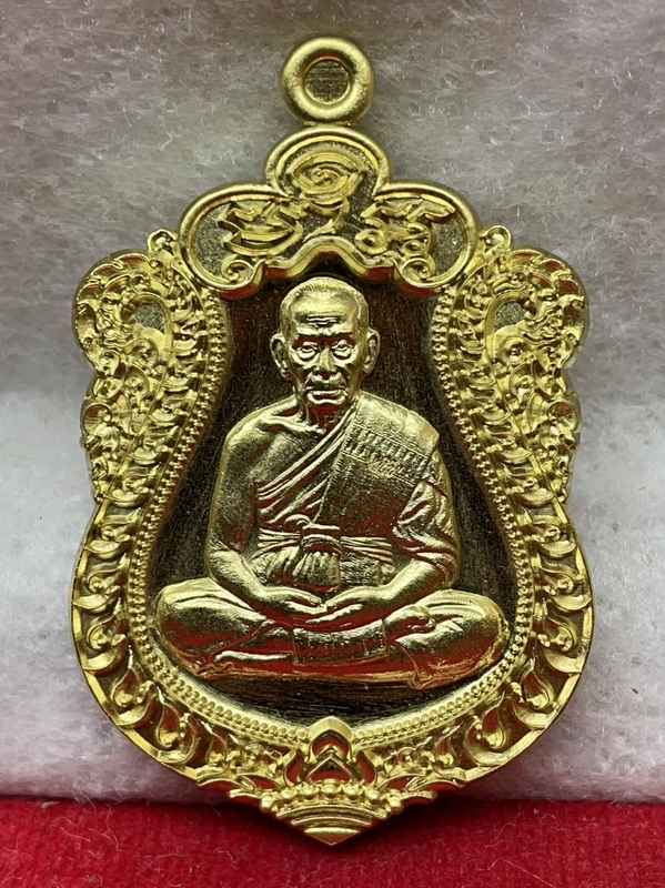 หมายเลข ๙๙ เนื้อทองเหลือง เหรียญพิมพ์เสมา หลวงพ่อพัฒน์ ปุญญกาโม รุ่นปาฏิหาริย์ EOD3