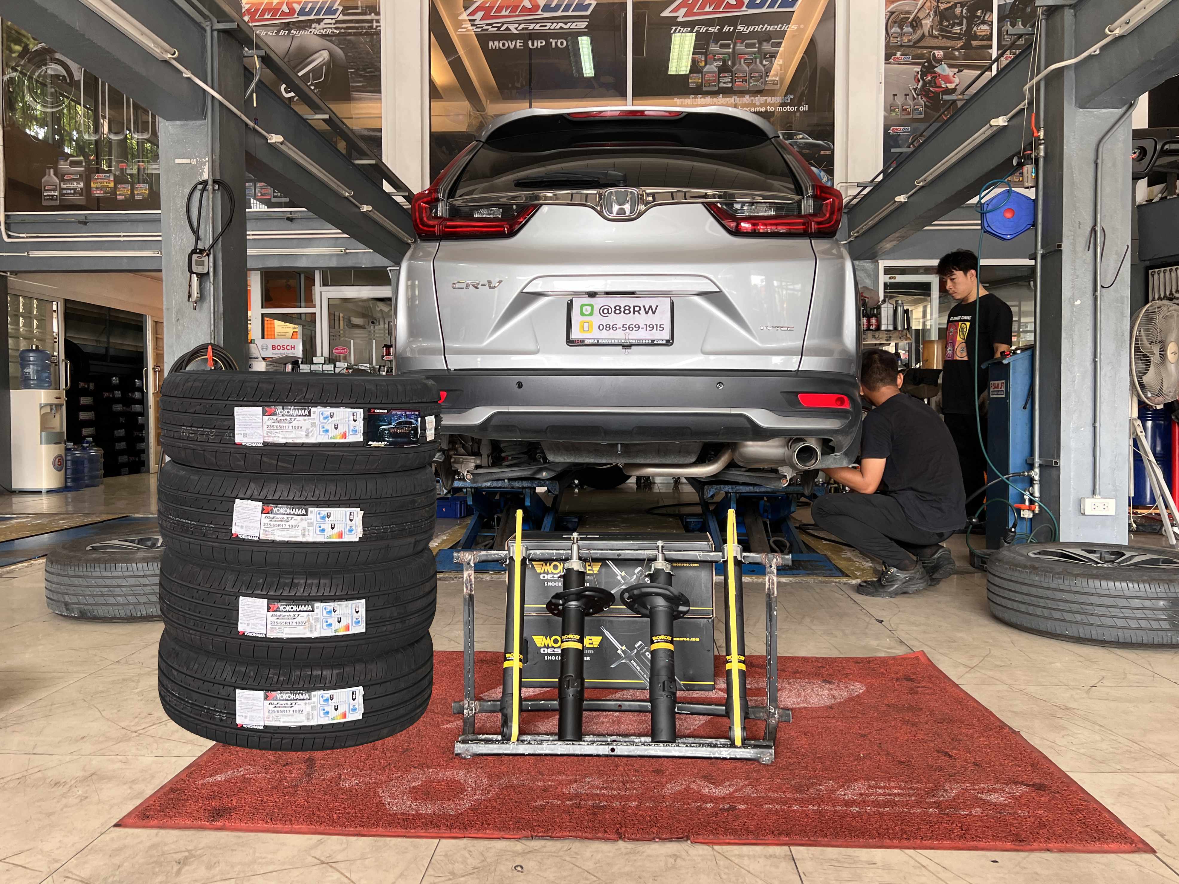 HONDA CRV GEN5 เข้ารับบริการเปลี่ยนโช้คอัพใช้งานประจำวัน ต้องการนุ่ม หนึบ พร้อมเปลี่ยนยางรถยนต์พรีเมี่ยม นุ่มเงียบ [+] MONROE OE SPECTRUM + อะไหล่ในโช้คอัพทั้งหมด [+] YOKOHAMA XT AE61 235/65R17 *เพื่อความสะดวกในการรับบริการ นัดหมายเวลาก่อนเข้ารับบริการทุกครั้งครับ 𝙊𝙪𝙧 𝙎𝙚𝙧𝙫𝙞𝙘𝙚 บริการทางร้านเรารับทำอะไรบ้าง 🔧 มียางรถยนต์ทุกยี่ห้อให้เลือกซื้อ 🔧 โช้คอัพ สปริง 🔧 เช็คช่วงล่าง แก้ปัญหาให้ตรงจุด 🔧 ติดตั้งยางแบบไร้รอย 100% 🔧 บริการสลับยาง ตามอายุ 🔧 บริการล้างลิ้นปีกผีเสื้อ 🔧 บริการเช็คระยะรถยนต์ 🔧 เปลี่ยนถ่ายของเหลวทั้งระบบ 🔧 ตั้งศูนย์ด้วยเครื่อง HUNTER นำเข้าจาก USA สอบถามข้อมูลเพิ่มเติม หรือนัดหมายเข้ารับบริการ ☎️ : 08-6569-1915 ☎️ : 08-6544-5963 Line id : @88rw Tiktok : https://www.tiktok.com/@88rwycrr Youtube : https://youtube.com/@88rw Facebook : https://www.facebook.com/88rwtire Location : https://goo.gl/maps/HrNUAZXPN94KvxZ98?coh=178573&entry=tt #รถยนต์มีปัญหาไม่รู้ต้องแก้ตรงไหน ทางเรายินดี ตรวจหาปัญหาและหาวิธีแก้ บอกลูกค้าก่อนลงมือทำเสมอราคาเป็นธรรมไม่เอาเปรียบ สบายใจคุณลูกค้า ร้านยางเจริญรุ่งเรือง ยินดีต้อนรับครับ