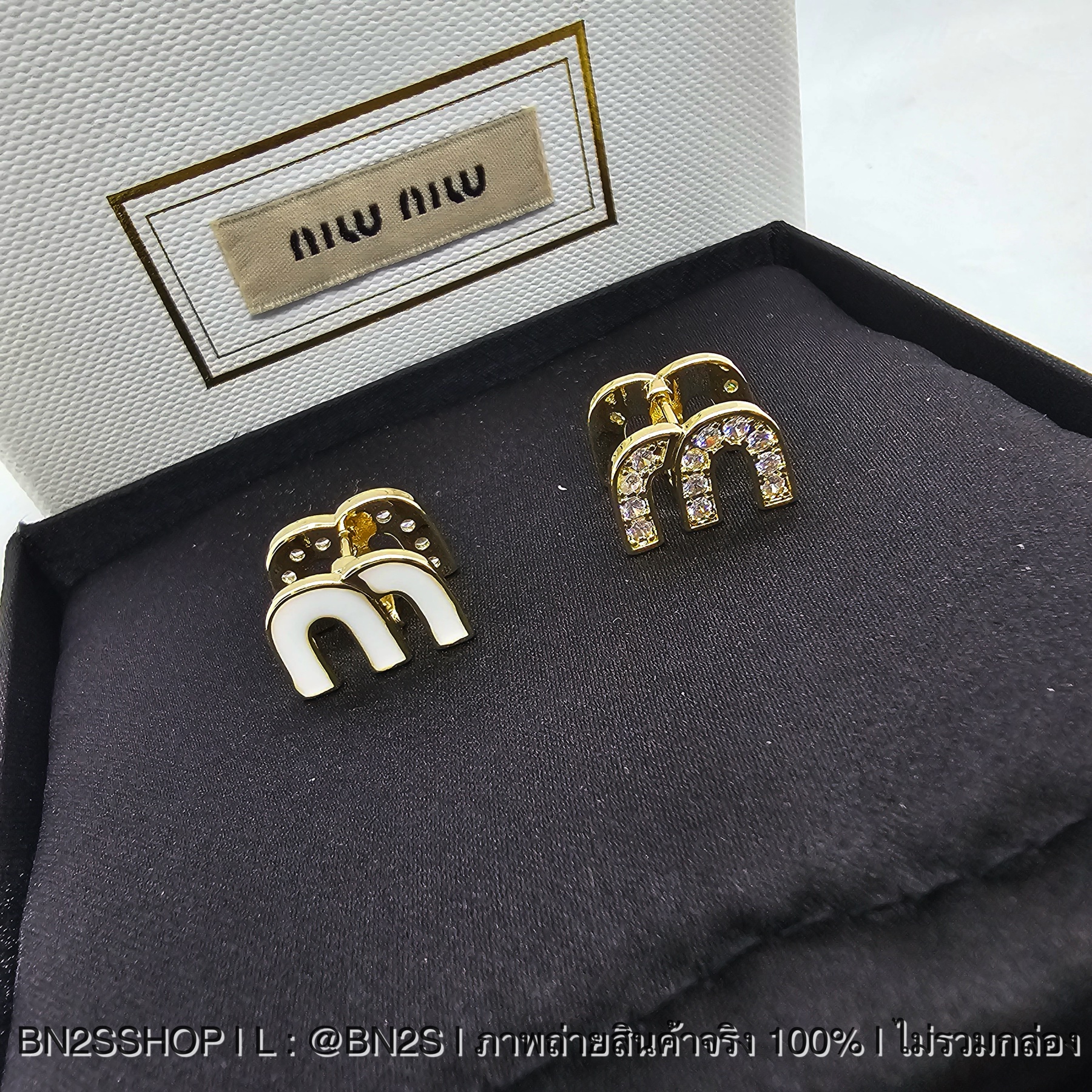 ต่างหูมิว MIU logo-plaque stud earrings ต่างหู ตัวโลโก้ ใส่ได้ 2 ด้าน พร้อมส่งในไทย ฝั่งเพชร และ สี งานสวย เคลือบอย่างดี