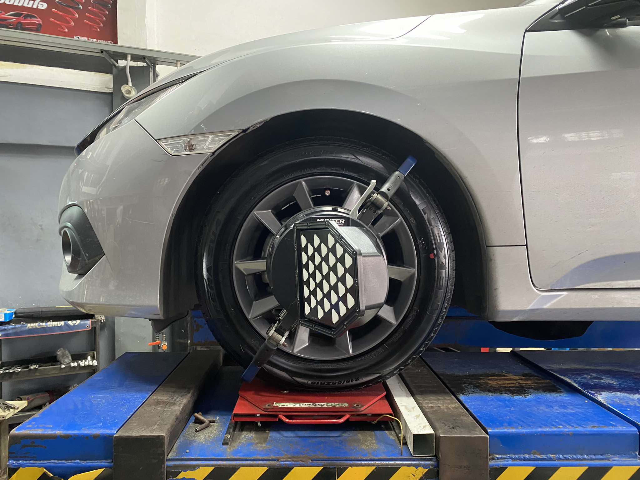 HONDA CIVIC FC เปลี่ยนยางรถยนต์ [+] NEXEN SU4 215/55R16 *เฉาพาะ NEXEN ประกันยาง 1 ปี หรือ 25,000 กม. บาด บวม เบียด แตก ระเบิด เปลี่ยนเส้นใหม่ ครับ สอบถามข้อมูลเพิ่มเติม หรือนัดหมายเข้ารับบริการ โทร. 08-6569-1915 Location : https://goo.gl/maps/HrNUAZXPN94KvxZ98? รถยนต์มีปัญหาไม่รู้ต้องแก้ตรงไหน ทางเรายินดี ตรวจหาปัญหาและหาวิธีแก้ บอกลูกค้าก่อนลงมือทำเสมอด้วยราคาเป็นธรรม เวลาบริการ วันจันทร์-วันอาทิตย์ 09:00 น. - 17.30 น. #HONDACIVICFC #Nexen #โช้คอัพ #ช่วงล่าง #โช๊ค #ยางรถยนต์