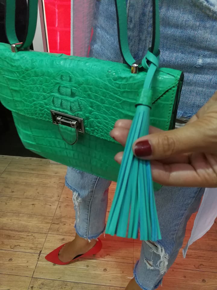 กระเป๋าสะพายหนังจระเข้แท้ สีเขียว รหัส CRW1217H-02-GR1