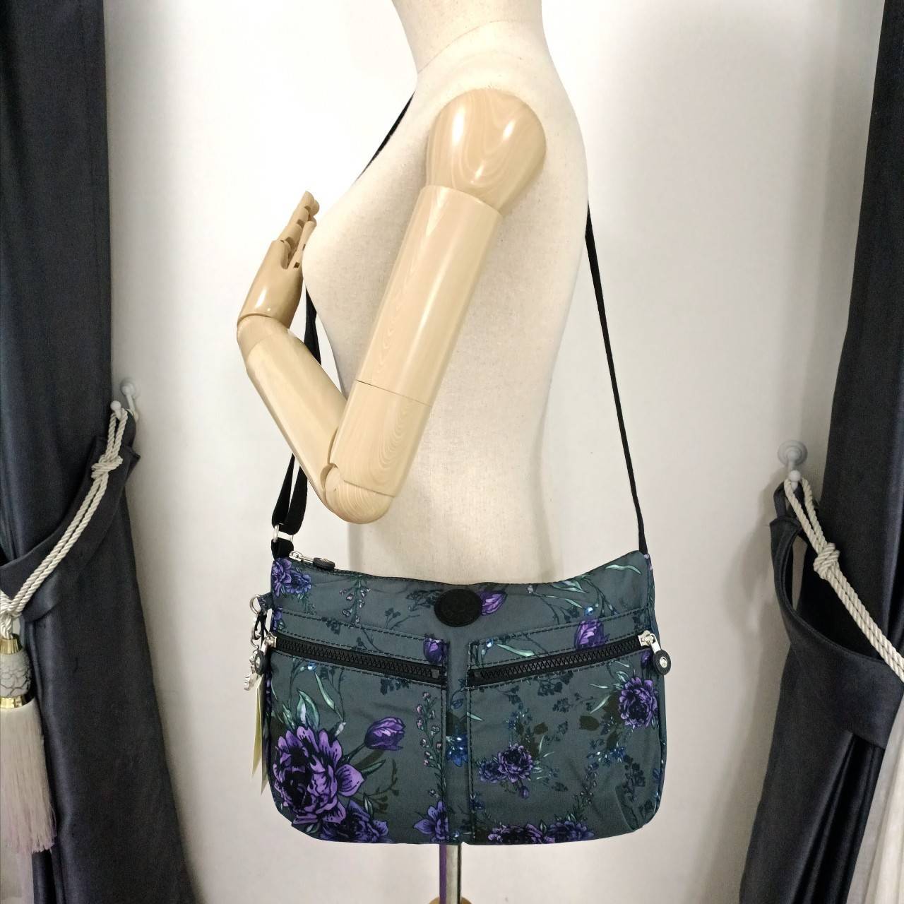 กระเป๋าคิปลิ้ง KIPLING กระเป๋าสะพายข้าง รุ่น Izellah