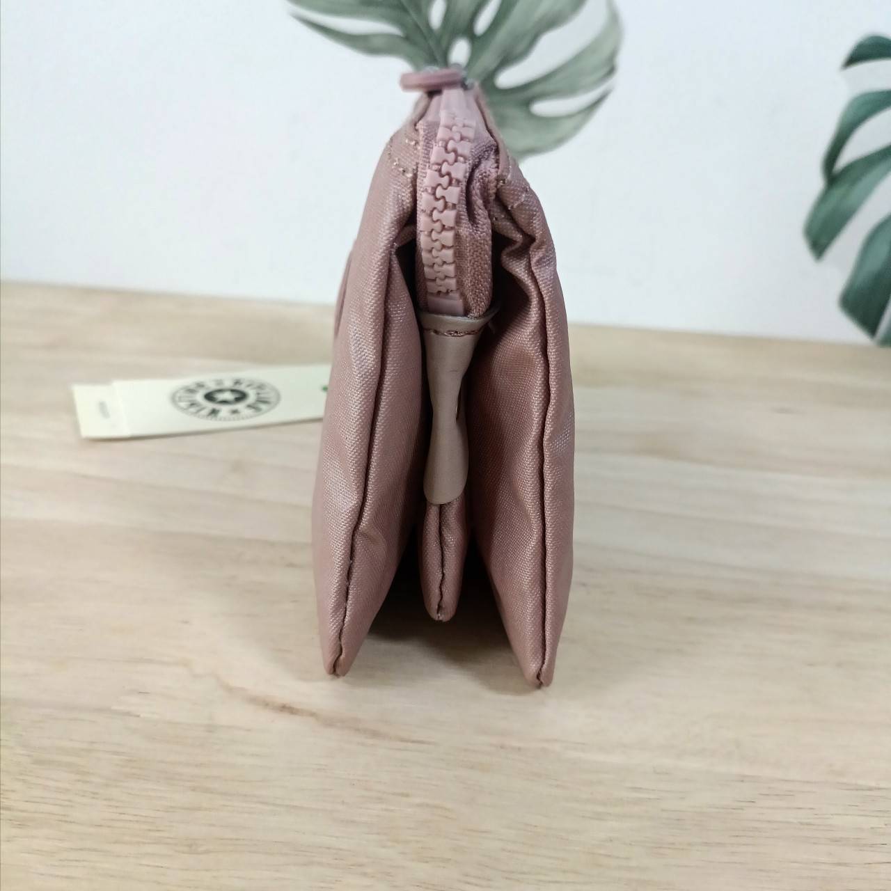 กระเป๋าคล้องมือ Kipling Creativity Large Pouch คิปลิ้ง