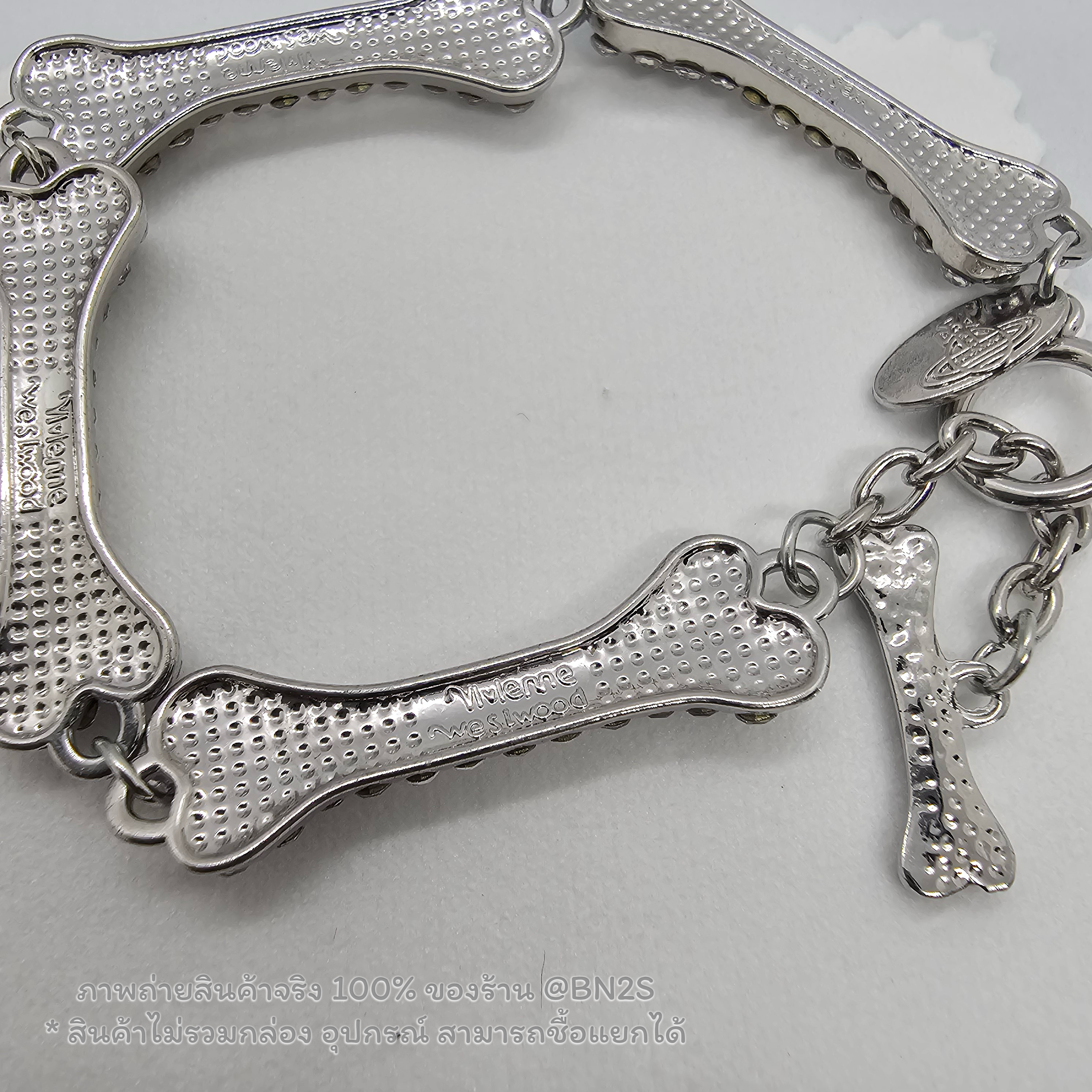 Vivienne Westwood Faustine crystal-embellished Bones Necklace สร้อยคอ , สร้อยข้อมือ วิเวียน รูปกระดูกฝังคริสตัล อะไหล่สีเงิน พร้อมส่ง งานสวยรับประกัน ปั๊ม ทุกจุด ราคา สร้อยคอ 229฿ สร้อยข้อมือ 189฿ ไม่รวมกล่อง ความยาว สร้อยคอ 40 ซม. สร้อยข้อมือ 20 ซม. *ปรั