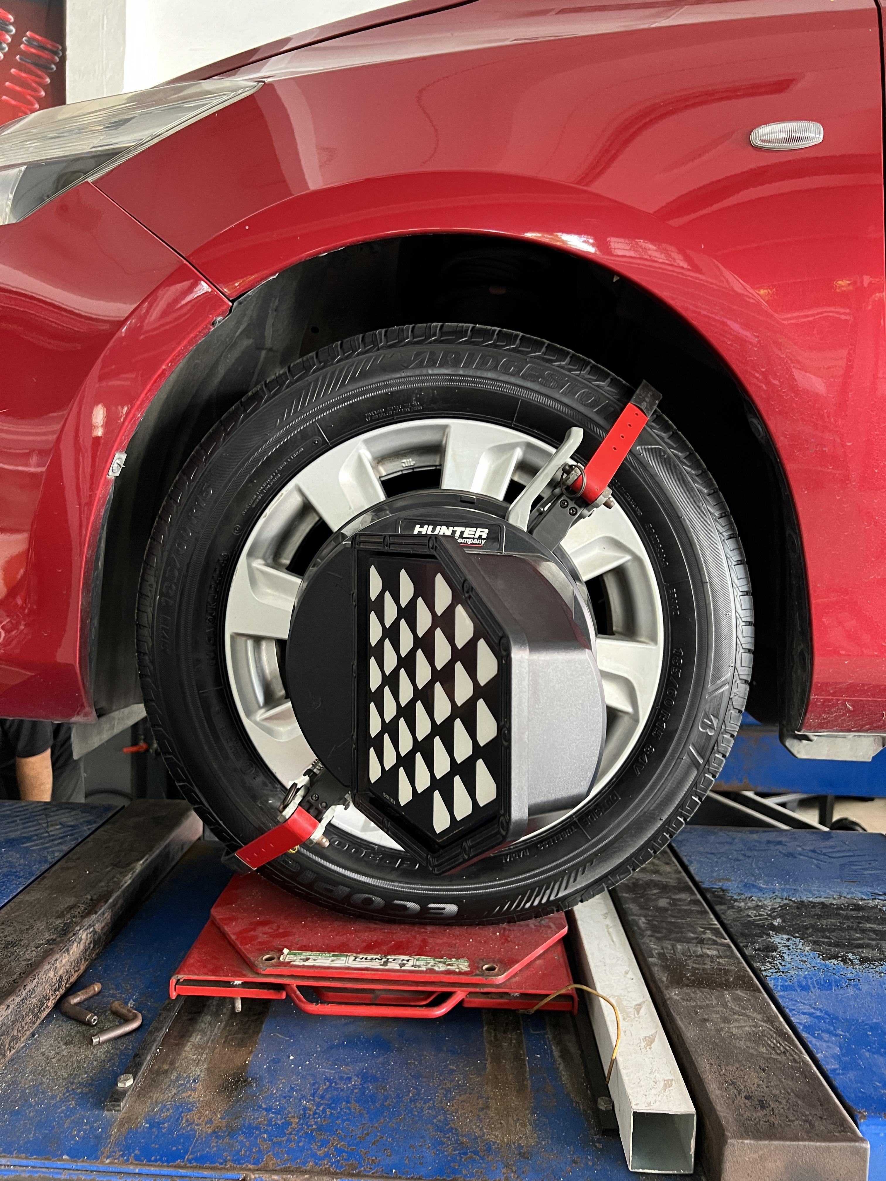 TOYOTA VIOS เปลี่ยนยางรถยนต์ใช้งานประจำวัน เน้นใช้งานของดี [+] Bridgestone EP300 185/60R15 *เพื่อความรวดเร็วในการเข้ารับบริการ แนะนำนัดหมายก่อนครับ 𝙊𝙪𝙧 𝙎𝙚𝙧𝙫𝙞𝙘𝙚 บริการทางร้านเรารับทำอะไรบ้าง 🔧 มียางรถยนต์ทุกยี่ห้อให้เลือกซื้อ 🔧 โช้คอัพ สปริง 🔧 เช็คช่วงล่าง แก้ปัญหาให้ตรงจุด 🔧 ติดตั้งยางแบบไร้รอย 100% 🔧 บริการสลับยาง ตามอายุ 🔧 บริการล้างลิ้นปีกผีเสื้อ 🔧 บริการเช็คระยะรถยนต์ 🔧 เปลี่ยนถ่ายของเหลวทั้งระบบ 🔧 ตั้งศูนย์ด้วยเครื่อง HUNTER นำเข้าจาก USA สอบถามข้อมูลเพิ่มเติม หรือนัดหมายเข้ารับบริการ ☎️ : 08-6569-1915 ☎️ : 08-6544-5963 Line id : @88rw Tiktok : https://www.tiktok.com/@88rwycrr Youtube : https://youtube.com/@88rw Facebook : https://www.facebook.com/88rwtire Location : https://goo.gl/maps/HrNUAZXPN94KvxZ98?coh=178573&entry=tt #รถยนต์มีปัญหาไม่รู้ต้องแก้ตรงไหน ทางเรายินดี ตรวจหาปัญหาและหาวิธีแก้ บอกลูกค้าก่อนลงมือทำเสมอราคาเป็นธรรมไม่เอาเปรียบ สบายใจคุณลูกค้า ร้านยางเจริญรุ่งเรือง ยินดีต้อนรับครับ