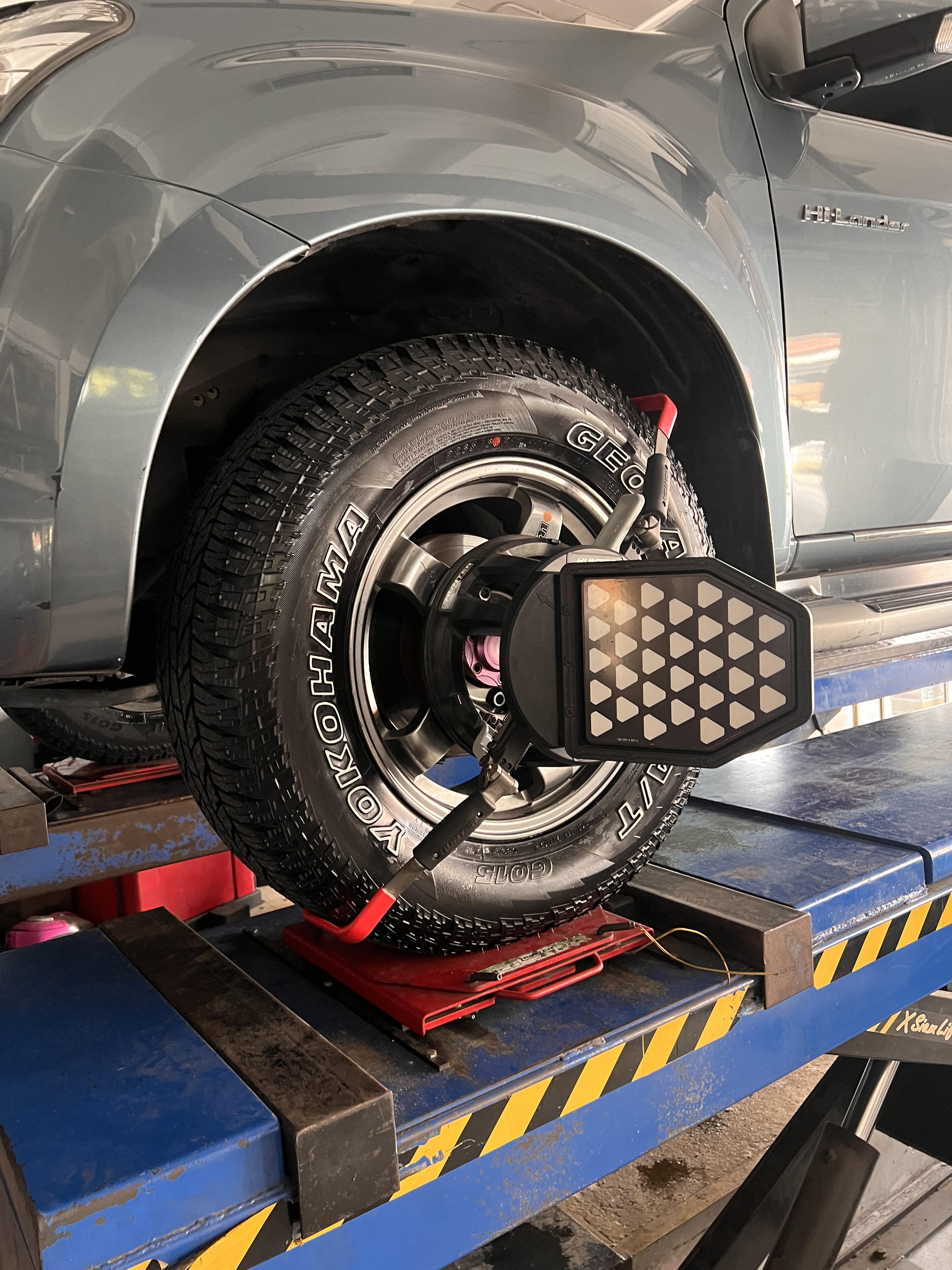 ISUZU DMAX เปลี่ยนยางรถยนต์จากแบรนด์ไทยราคาถูก ใช้งานพรีเมี่ยมจบๆ [+] YOKOHAMA G015 AT 265/65R17 *เพื่อความสะดวกในการรับบริการ นัดหมายเวลาก่อนเข้ารับบริการทุกครั้งครับ 𝙊𝙪𝙧 𝙎𝙚𝙧𝙫𝙞𝙘𝙚 บริการทางร้านเรารับทำอะไรบ้าง 🔧 มียางรถยนต์ทุกยี่ห้อให้เลือกซื้อ 🔧 โช้คอัพ สปริง 🔧 เช็คช่วงล่าง แก้ปัญหาให้ตรงจุด 🔧 ติดตั้งยางแบบไร้รอย 100% 🔧 บริการสลับยาง ตามอายุ 🔧 บริการล้างลิ้นปีกผีเสื้อ 🔧 บริการเช็คระยะรถยนต์ 🔧 เปลี่ยนถ่ายของเหลวทั้งระบบ 🔧 ตั้งศูนย์ด้วยเครื่อง HUNTER นำเข้าจาก USA สอบถามข้อมูลเพิ่มเติม หรือนัดหมายเข้ารับบริการ ☎️ : 08-6569-1915 ☎️ : 08-6544-5963 Line id : @88rw Tiktok : https://www.tiktok.com/@88rwycrr Youtube : https://youtube.com/@88rw Facebook : https://www.facebook.com/88rwtire Location : https://goo.gl/maps/HrNUAZXPN94KvxZ98?coh=178573&entry=tt #รถยนต์มีปัญหาไม่รู้ต้องแก้ตรงไหน ทางเรายินดี ตรวจหาปัญหาและหาวิธีแก้ บอกลูกค้าก่อนลงมือทำเสมอราคาเป็นธรรมไม่เอาเปรียบ สบายใจคุณลูกค้า ร้านยางเจริญรุ่งเรือง ยินดีต้อนรับครับ