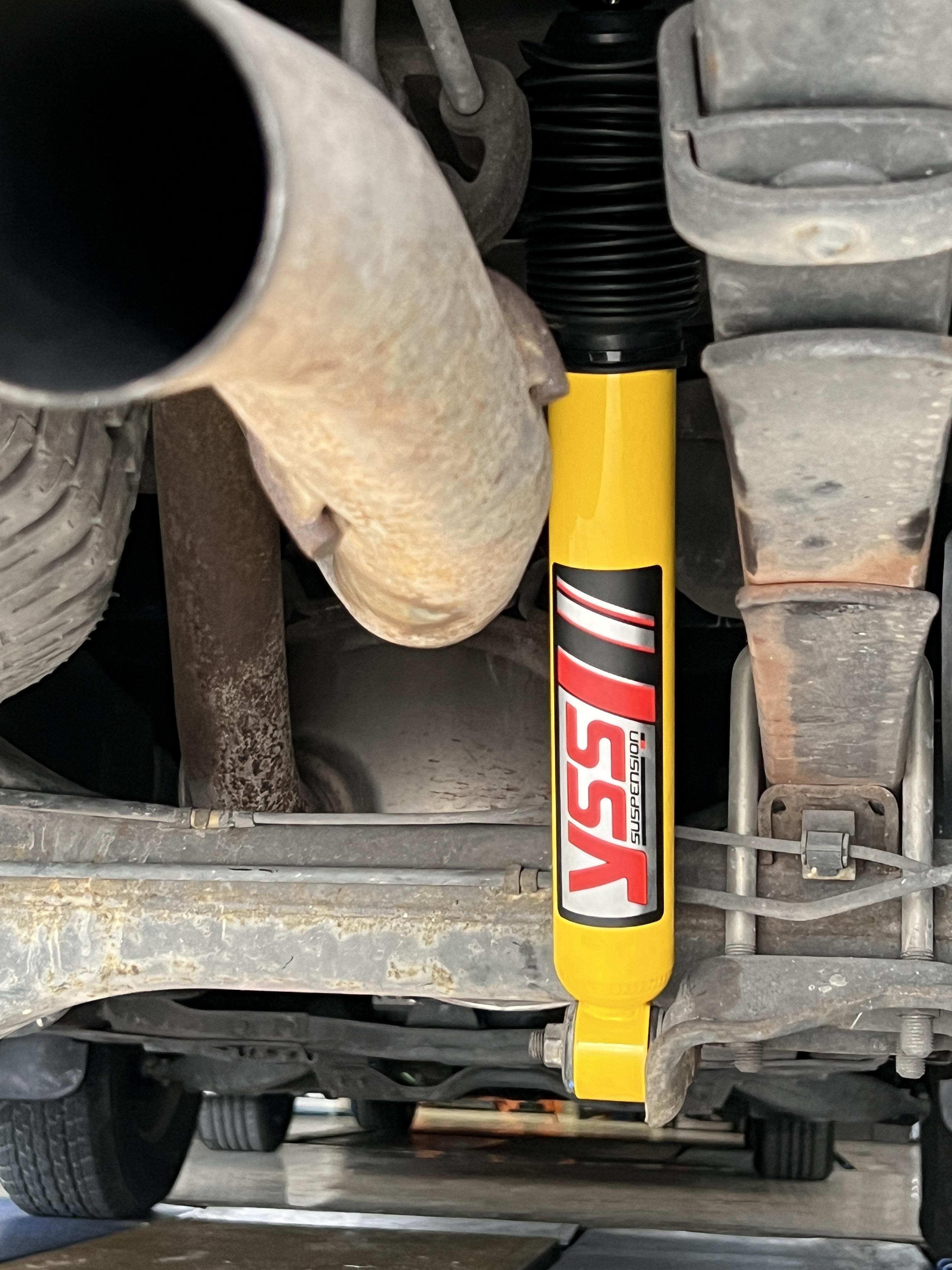 ISUZU DMAX เปลี่ยนโช้คอัพ คู่หลัง ใช้งานแทนของเดิม [+] YSS DTG กระบอกเหลือง *เพื่อความรวดเร็วนัดหมายก่อนเข้ารับบริการครับ 𝙊𝙪𝙧 𝙎𝙚𝙧𝙫𝙞𝙘𝙚 บริการทางร้านเรารับทำอะไรบ้าง 👉มียางรถยนต์ทุกยี่ห้อให้เลือกซื้อ 👉โช้คอัพ สปริง 👉เช็คช่วงล่าง แก้ปัญหาให้ตรงจุด 👉ติดตั้งยางแบบไร้รอย 100% 👉บริการสลับยาง ตามอายุ 👉บริการล้างลิ้นปีกผีเสื้อ 👉บริการเช็คระยะรถยนต์ 👉เปลี่ยนถ่ายของเหลวทั้งระบบ 👉ตั้งศูนย์ด้วยเครื่อง HUNTER นำเข้าจาก USA สอบถามข้อมูลเพิ่มเติม หรือนัดหมายเข้ารับบริการ ☎️ : 08-6569-1915 ☎️ : 08-6544-5963 Line id : @88rw Facebook : https://www.facebook.com/88rwtire Location : https://goo.gl/maps/HrNUAZXPN94KvxZ98? #รถยนต์มีปัญหาไม่รู้ต้องแก้ตรงไหน ทางเรายินดี ตรวจหาปัญหาและหาวิธีแก้ บอกลูกค้าก่อนลงมือทำเสมอราคาเป็นธรรม #yssdtg