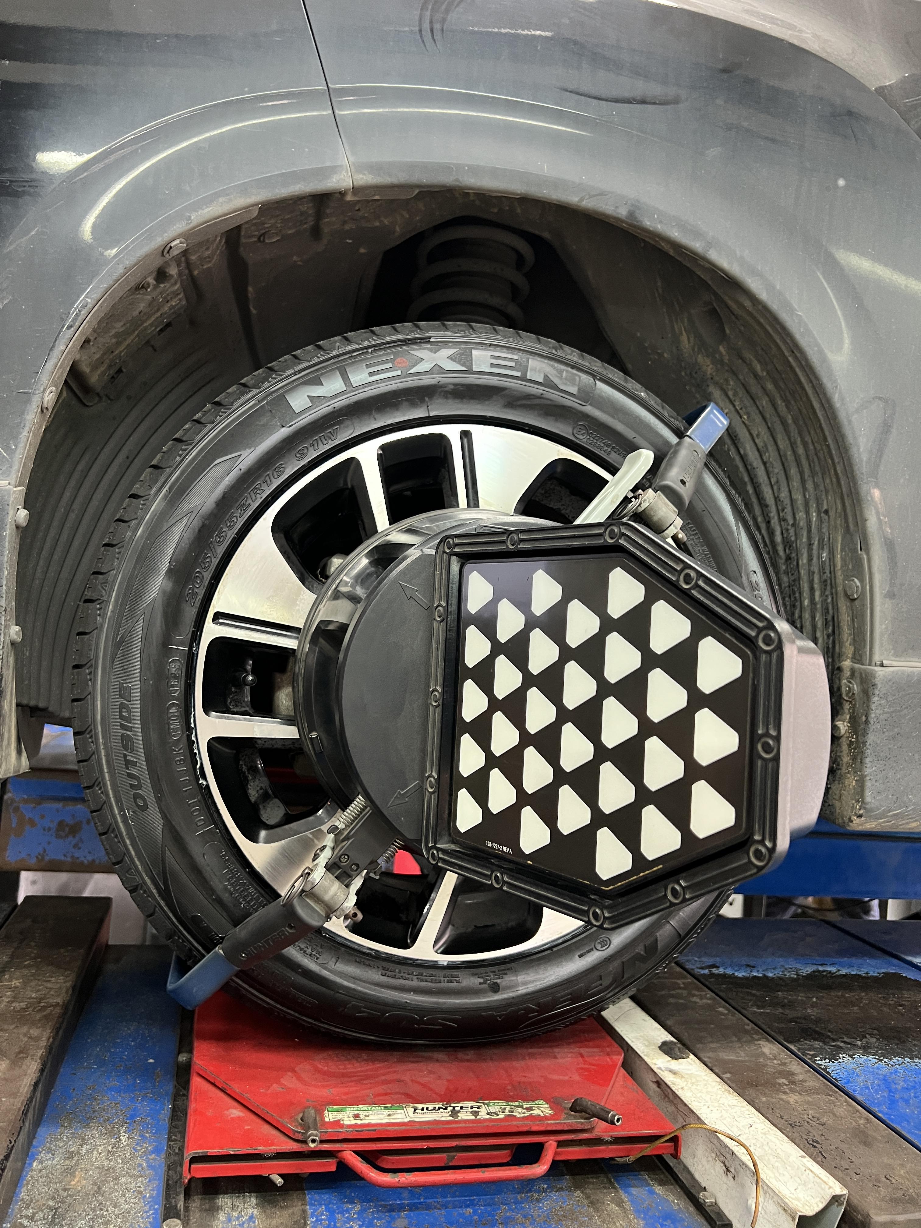 Mitsubishi xpander เปลี่ยนยางเน้นนุ่มนวล [+] Nexen nfera su4 205/55R16 มีประกันยาง 1 ปี หรือ 25,000 กม. 📌 สอบถามข้อมูลเพิ่มเติม หรือนัดหมายเข้ารับบริการ ☎️ : 08-6569-1915 ☎️ : 08-6544-5963 💬 Line id : @88rw 📍 Location : https://goo.gl/maps/HrNUAZXPN94KvxZ98 🌐 Facebook : https://www.facebook.com/88rwtire #nexentires #โช้คอัพ #ผ้าเบรก #ช่วงล่าง #ยางเจริญรุ่งเรือง #นนทบุรี #งามวงศ์วาน