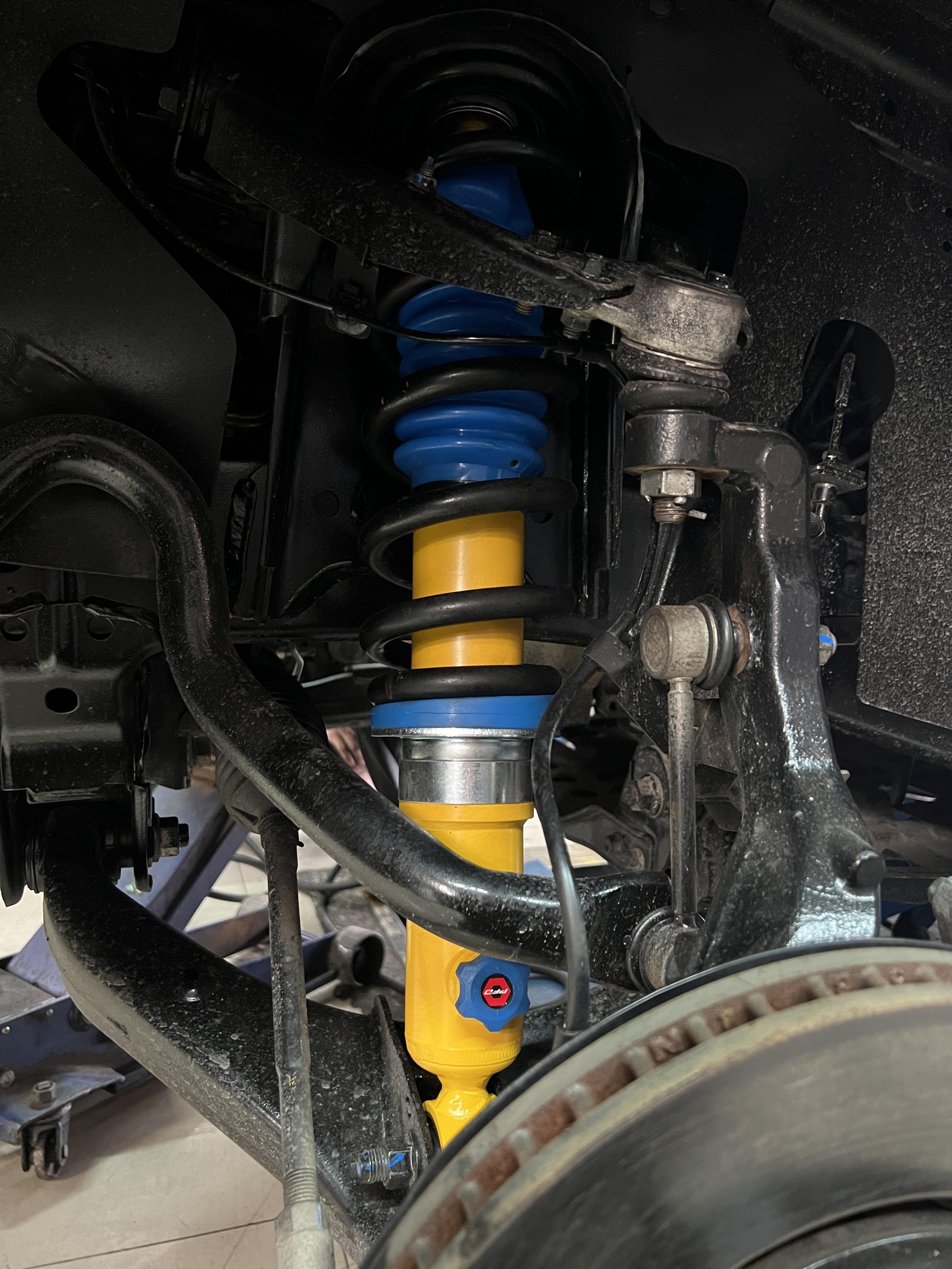 ISUZU DMAX VCROSS เข้ารับบริการเปลี่ยนโช้คอัพแทนของเก่าใช้งานประจำวัน [+] PROFENDER 4PAG *เพื่อความรวดเร็วนัดหมายก่อนเข้ารับบริการครับ 𝙊𝙪𝙧 𝙎𝙚𝙧𝙫𝙞𝙘𝙚 บริการทางร้านเรารับทำอะไรบ้าง 👉มียางรถยนต์ทุกยี่ห้อให้เลือกซื้อ 👉โช้คอัพ สปริง 👉เช็คช่วงล่าง แก้ปัญหาให้ตรงจุด 👉ติดตั้งยางแบบไร้รอย 100% 👉บริการสลับยาง ตามอายุ 👉บริการล้างลิ้นปีกผีเสื้อ 👉บริการเช็คระยะรถยนต์ 👉เปลี่ยนถ่ายของเหลวทั้งระบบ 👉ตั้งศูนย์ด้วยเครื่อง HUNTER นำเข้าจาก USA สอบถามข้อมูลเพิ่มเติม หรือนัดหมายเข้ารับบริการ ☎️ : 08-6569-1915 ☎️ : 08-6544-5963 Line id : @88rw Facebook : https://www.facebook.com/88rwtire Location : https://goo.gl/maps/HrNUAZXPN94KvxZ98? #รถยนต์มีปัญหาไม่รู้ต้องแก้ตรงไหน ทางเรายินดี ตรวจหาปัญหาและหาวิธีแก้ บอกลูกค้าก่อนลงมือทำเสมอราคาเป็นธรรม #profender