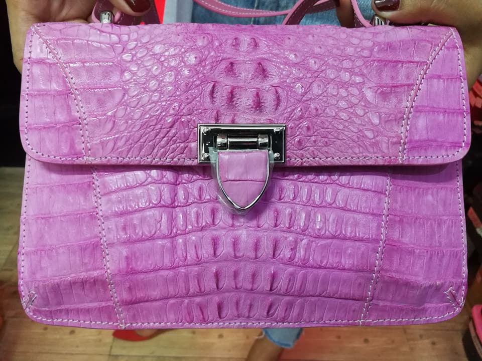 กระเป๋าสะพายหนังจระเข้แท้ สีชมพู รหัส CRW1217H-02-PI1