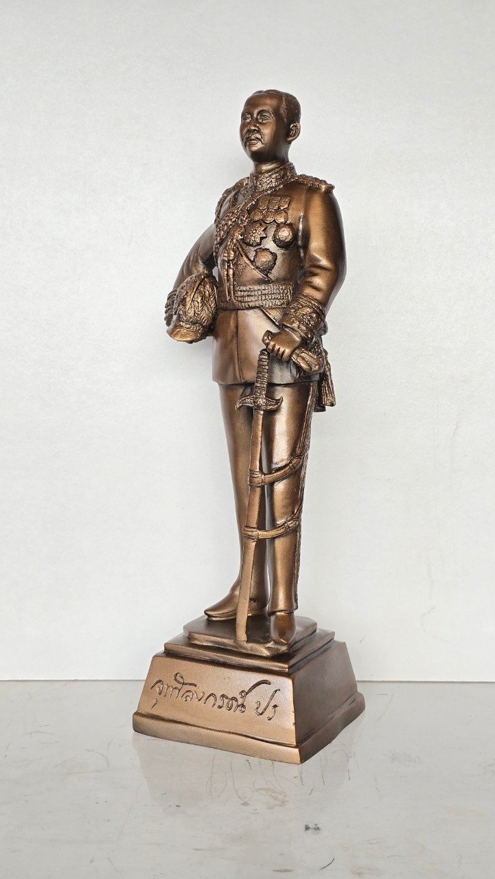 รูปปั้นรัชกาลที่ 5 ทรงยืน งานทองเหลืองแท้ทั้งองค์ งานสวยๆคมชัดลึก