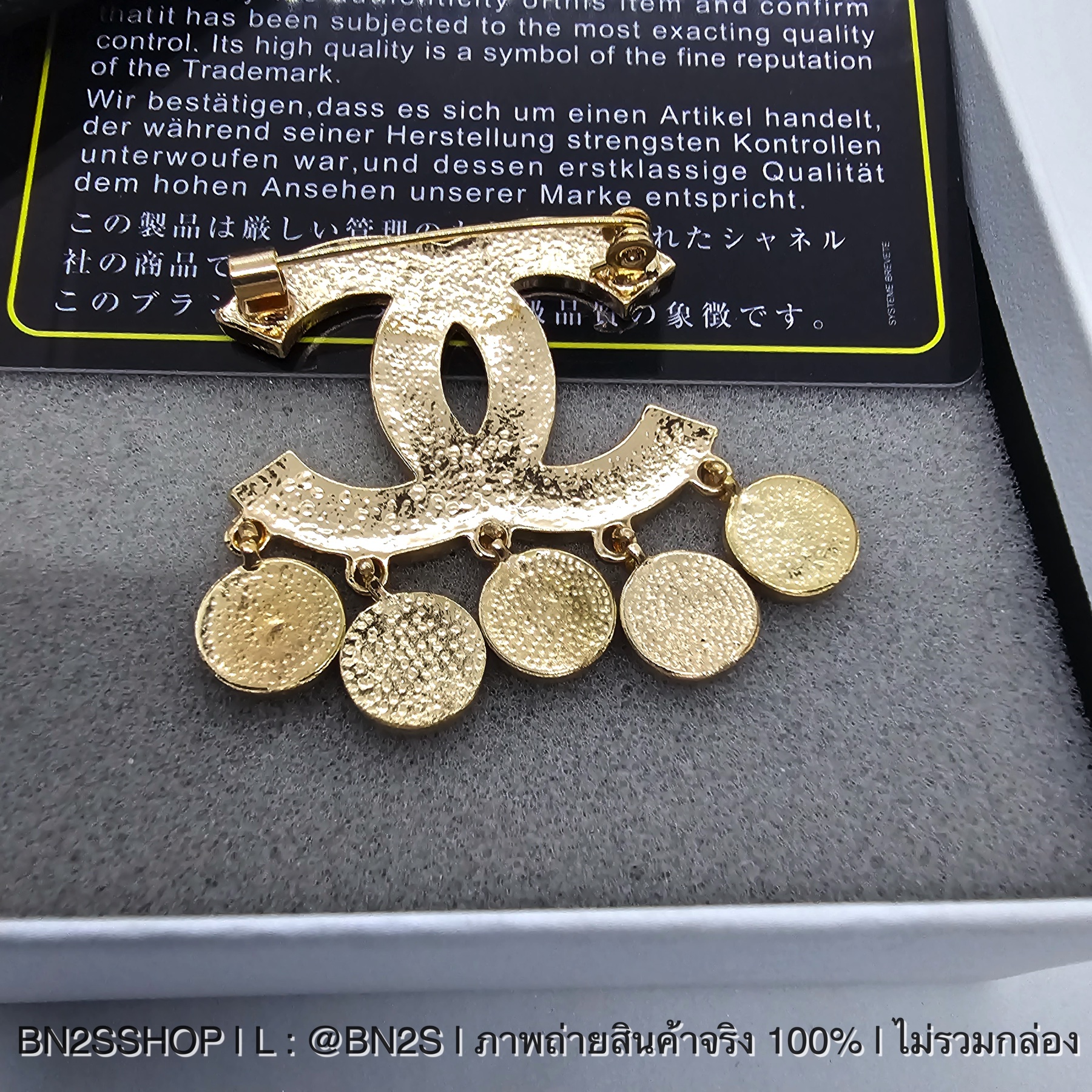 Chanel CC Logo Brooch เข็มกลัดติดสูท เข็มกลัดชาแนล รุ่นใหม่ จี้ CC พร้อมตัวห้อย งานสวยน่ารัก