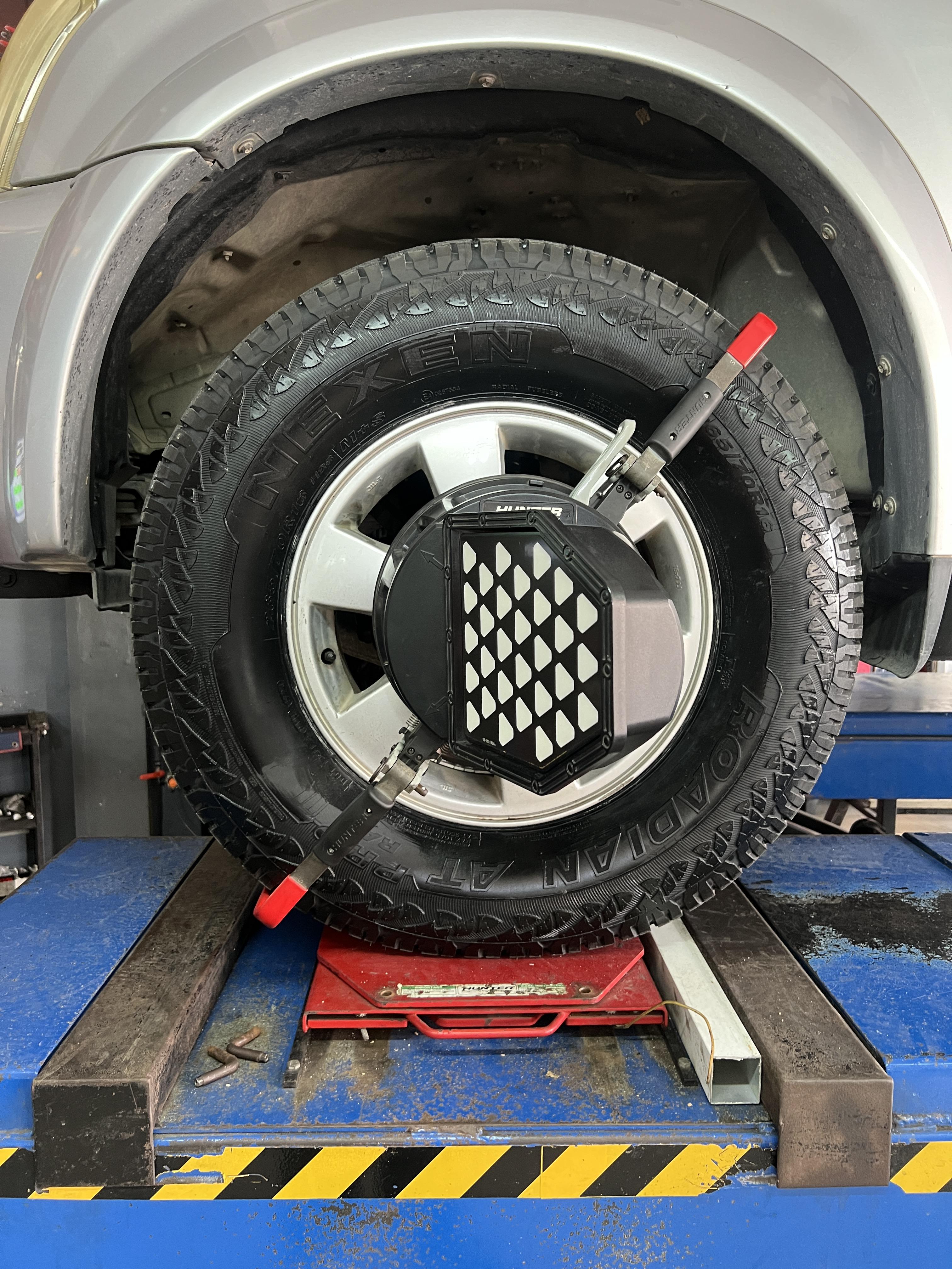 ISUZU DMAX เข้ารับบริการซ่อมบำรุงช่วงล่าง ยกชุดใหญ่ พร้อมเปลี่ยนยางรถยนต์ใช้งานแทนของเดิม [+] PROFENDER PG5 พร้อมอะไหล่ครบชุด [+] ลูกหมากตอง5 แท้ญี่ปุ่น [+] NEXEN RA8 265/70R16 AT *ประกันยาง 1 ปี หรือ 25,000 กม. จากการใช้งาน *นัดหมายก่อนเข้ารับบริการ เพื่อความรวดเร็วครับ 𝙊𝙪𝙧 𝙎𝙚𝙧𝙫𝙞𝙘𝙚 บริการทางร้านเรารับทำอะไรบ้าง 🔧 มียางรถยนต์ทุกยี่ห้อให้เลือกซื้อ 🔧 โช้คอัพ สปริง 🔧 เช็คช่วงล่าง แก้ปัญหาให้ตรงจุด 🔧 ติดตั้งยางแบบไร้รอย 100% 🔧 บริการสลับยาง ตามอายุ 🔧 บริการล้างลิ้นปีกผีเสื้อ 🔧 บริการเช็คระยะรถยนต์ 🔧 เปลี่ยนถ่ายของเหลวทั้งระบบ 🔧 ตั้งศูนย์ด้วยเครื่อง HUNTER นำเข้าจาก USA สอบถามข้อมูลเพิ่มเติม หรือนัดหมายเข้ารับบริการ ☎️ : 08-6569-1915 ☎️ : 08-6544-5963 Line id : @88rw Tiktok : https://www.tiktok.com/@88rwycrr Youtube : https://youtube.com/@88rw Facebook : https://www.facebook.com/88rwtire Location : https://goo.gl/maps/HrNUAZXPN94KvxZ98? #รถยนต์มีปัญหาไม่รู้ต้องแก้ตรงไหน ทางเรายินดี ตรวจหาปัญหาและหาวิธีแก้ บอกลูกค้าก่อนลงมือทำเสมอราคาเป็นธรรมไม่เอาเปรียบ สบายใจคุณลูกค้า ร้านยางเจริญรุ่งเรือง ยินดีต้อนรับครับ