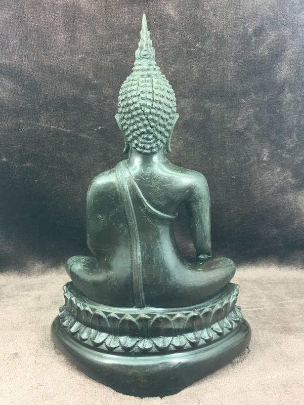 พระบูชา หลวงพ่อสุโขทัย ฐานสามขา ขนาดหน้าตัก ๔.๕ นิ้ว สูง ๙ นิ้ว เนื้อสัมฤทธิ์ หล่อดินไทย เนื้อเก่า สวย เข้ม ขลัง