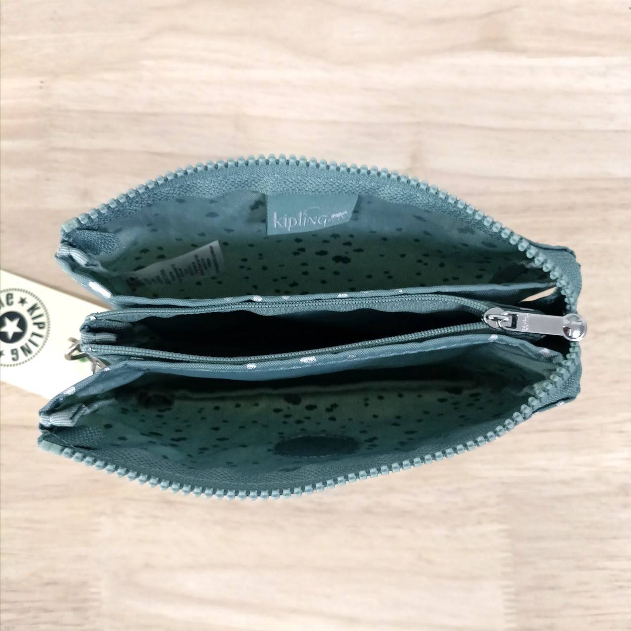 กระเป๋าคล้องมือ Kipling Creativity Large Pouch คิปลิ้ง